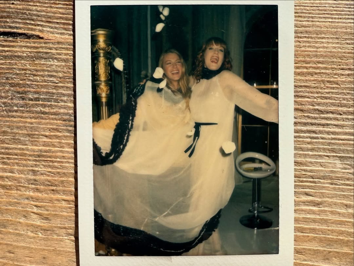 10 archival photos from the series "Gossip Girl" shared by Blake Lively9