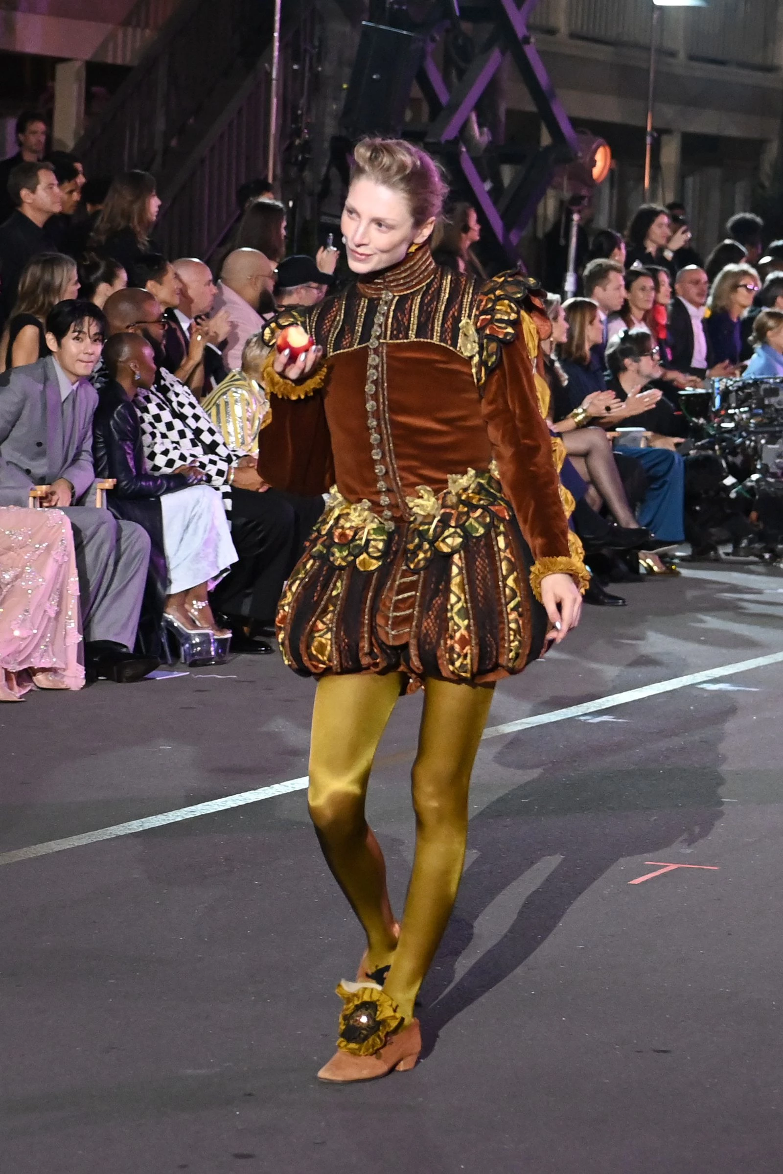 Hunter Schafer as Orlando on the Vogue World: Hollywood catwalk Hunter Schafer as Orlando on the Vogue World: Hollywood catwalk7
