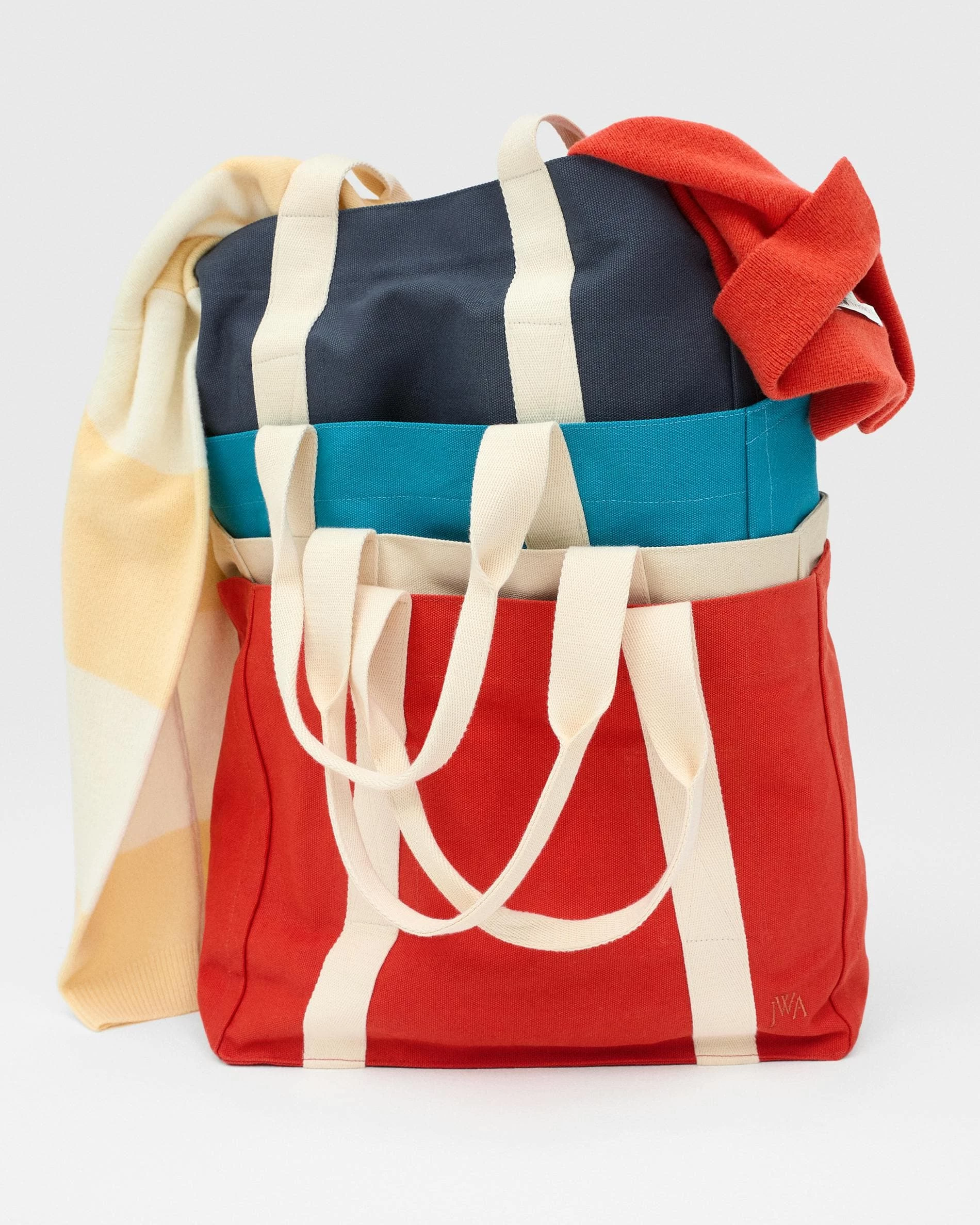 JW Anderson & Uniqlo: Top 5 Must-Have Pieces from the Latest Drop
7