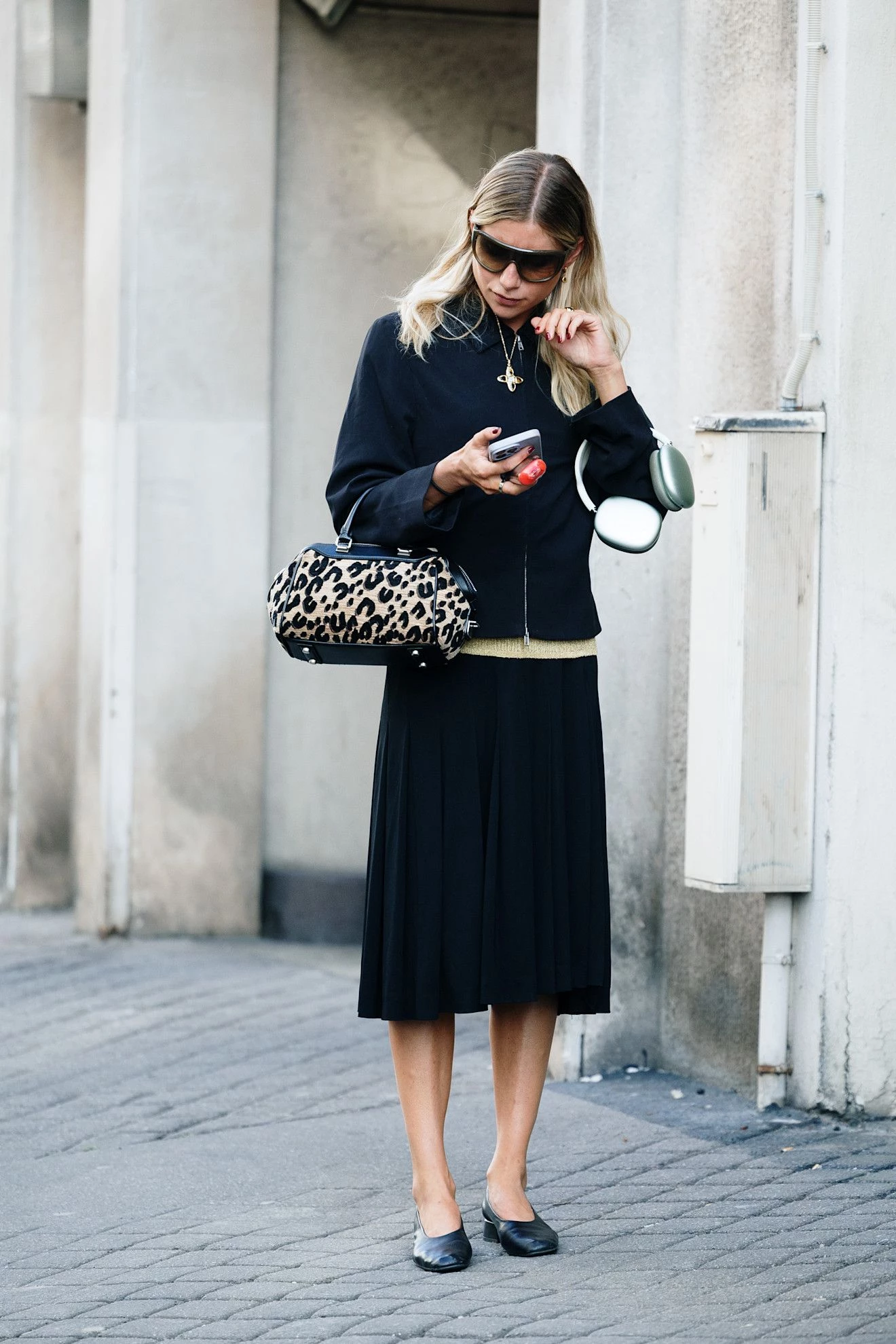 Urban Style: Top 3 Trendy Animal Print Bags This Season
2