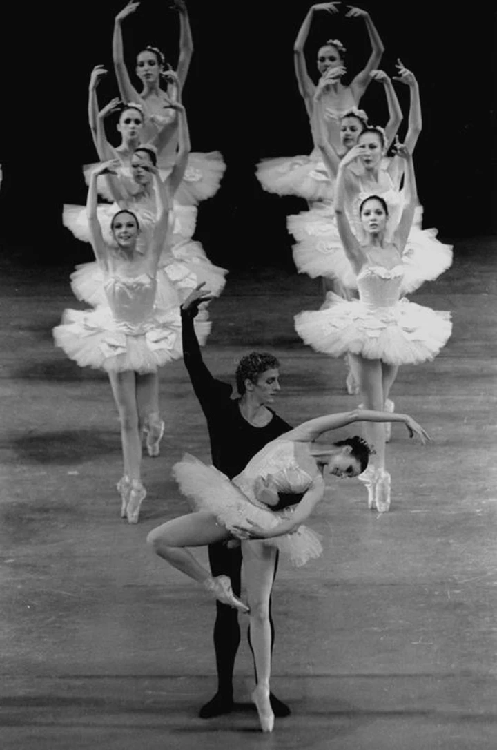 As Kharkiv resident Varvara Karinska started a revolution in light ballet7