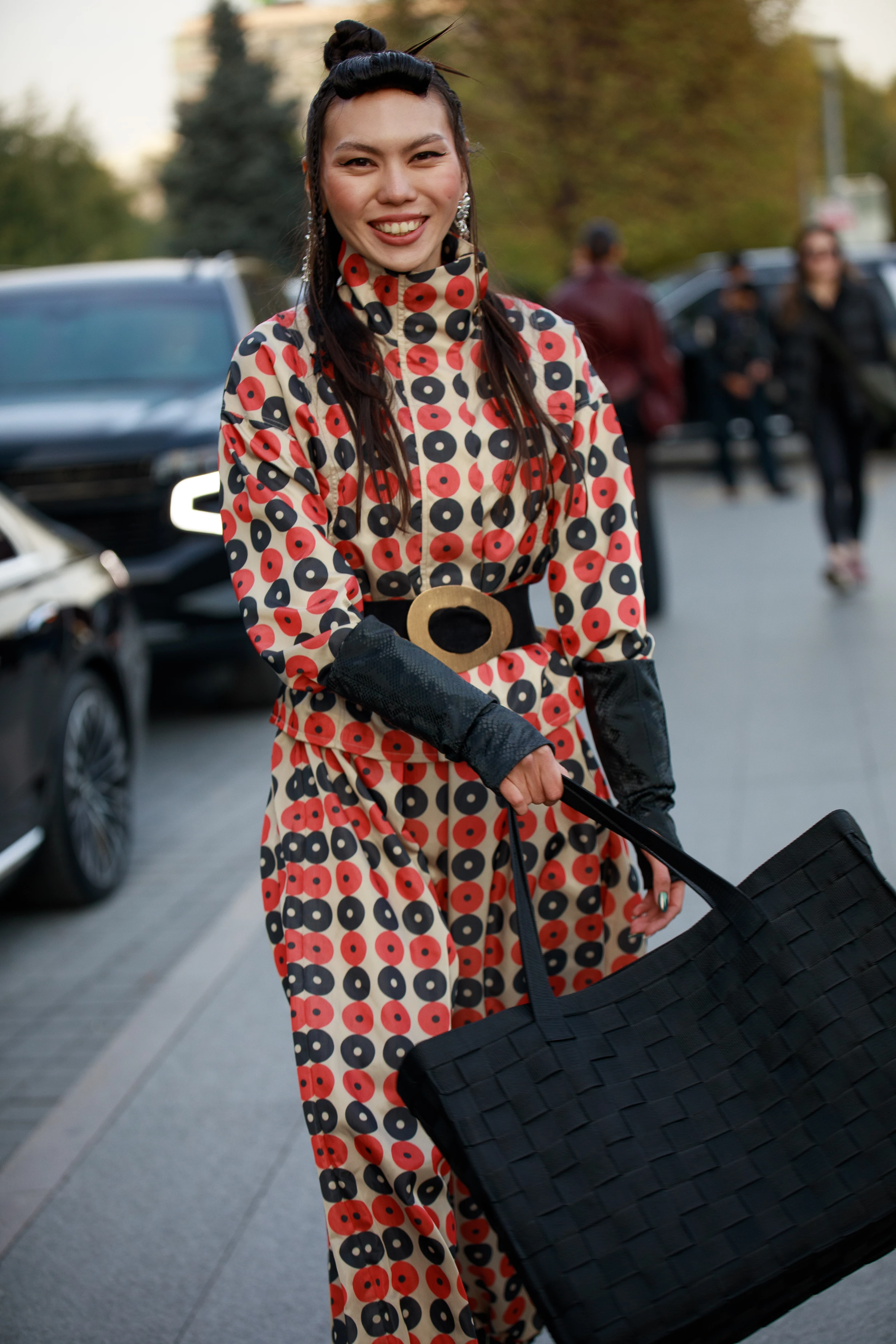 Almaty Street Fashion: What Style Mavens Wear Around Town
8