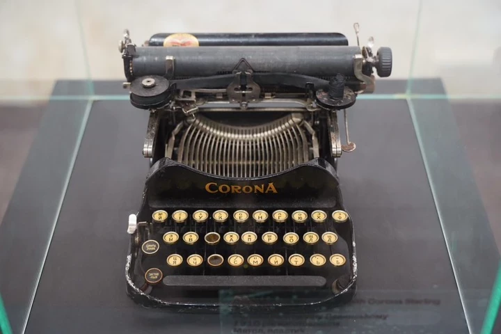 10 artifacts from the exhibition dedicated to the writing and mandrvniki of Sofia Yablonsky6
