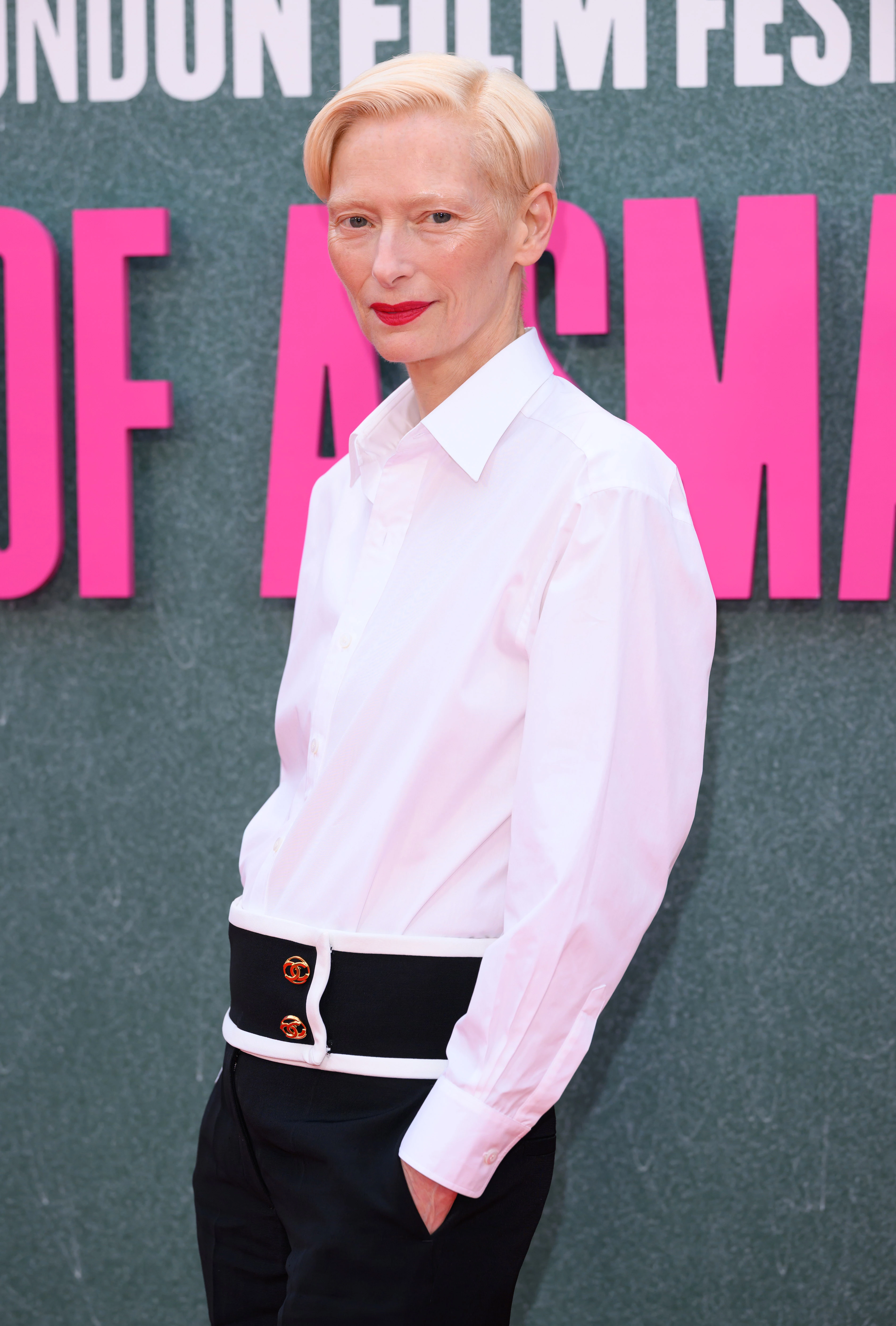 Tilda Swinton sampled a Chanel piece from their latest line – the effect is lavish.
1