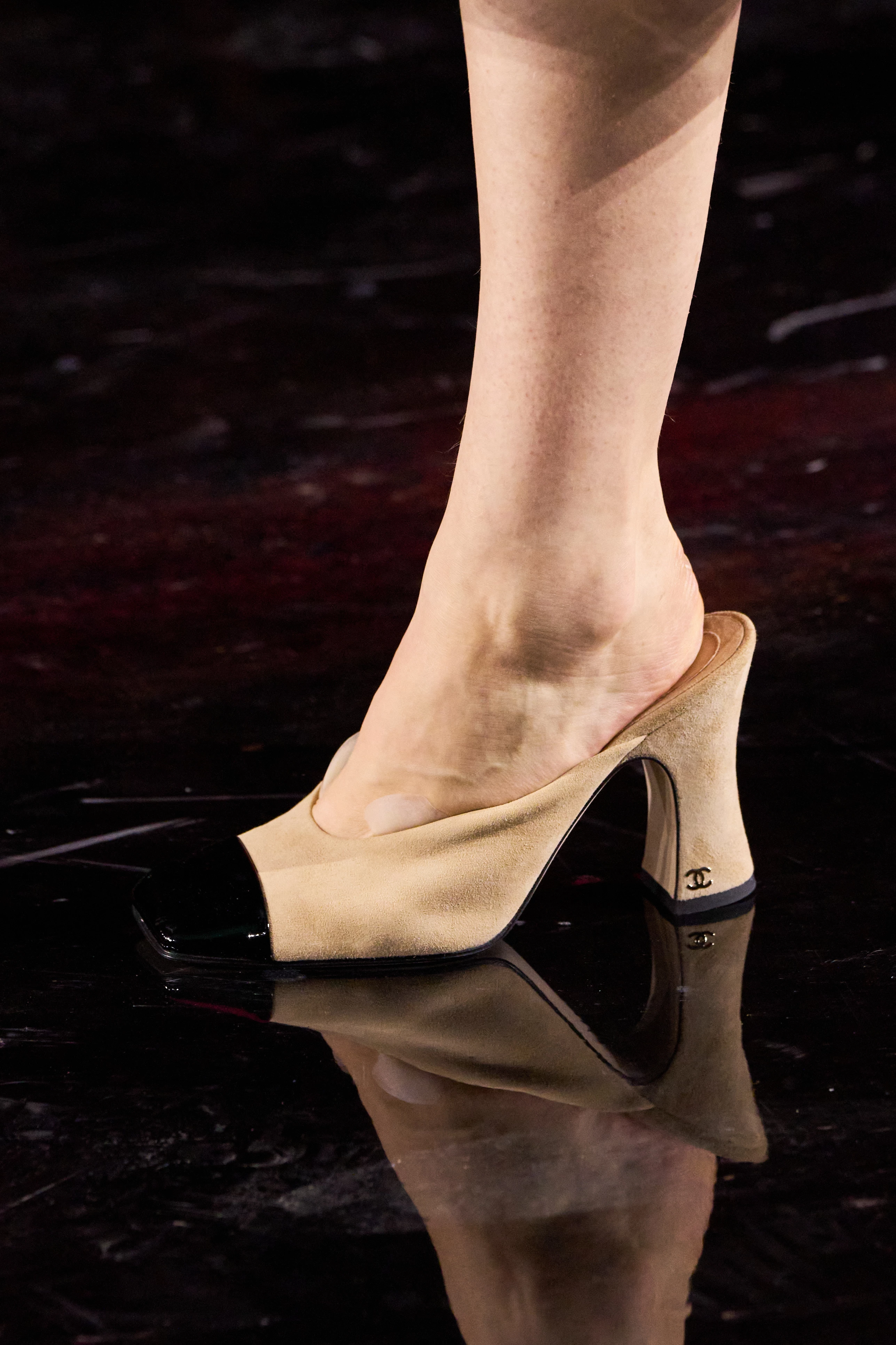 Chanel's dual-color footwear: top spring/summer 2026 shoe trend
2