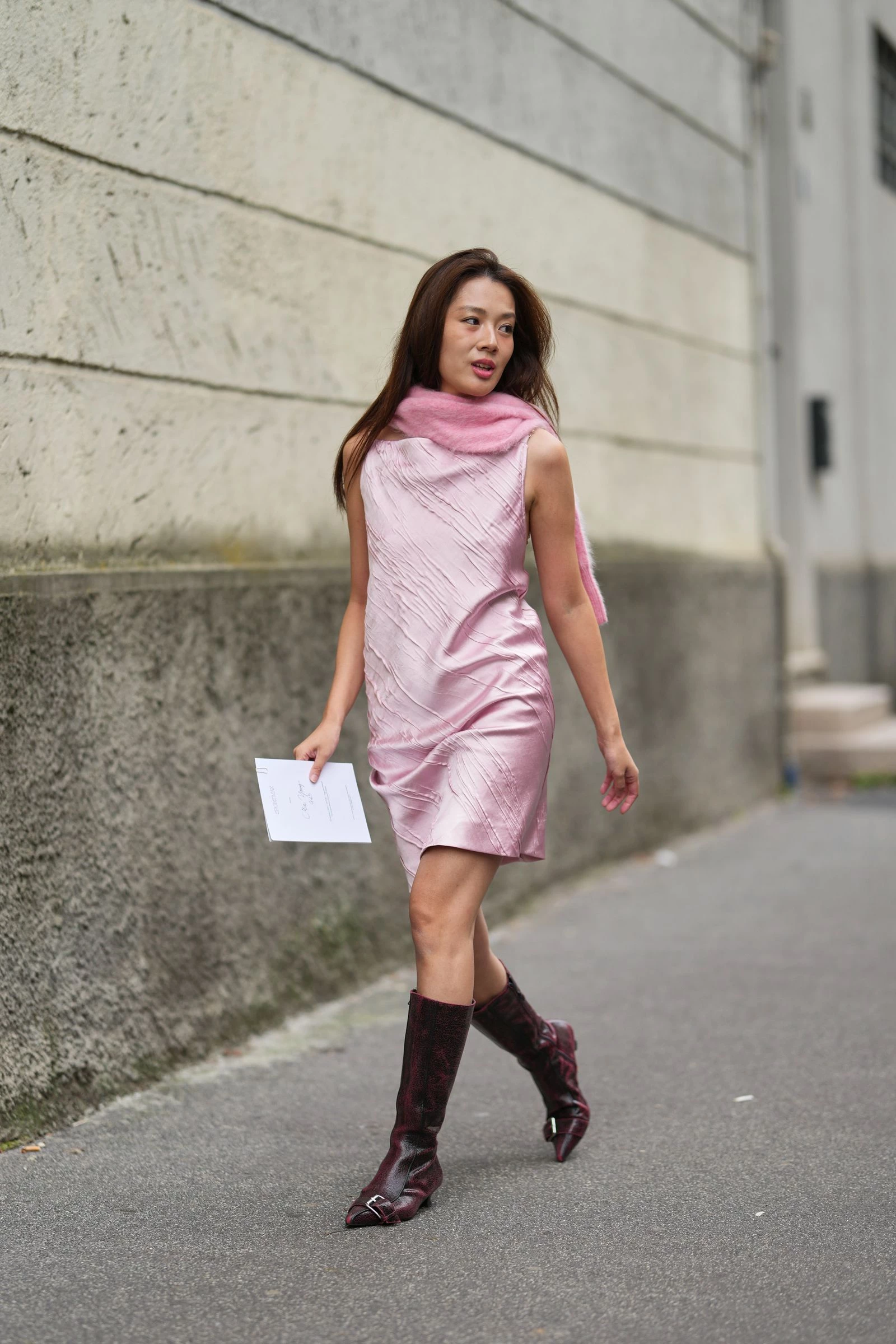 This autumn, ruby-red footwear is the height of fashion.
10