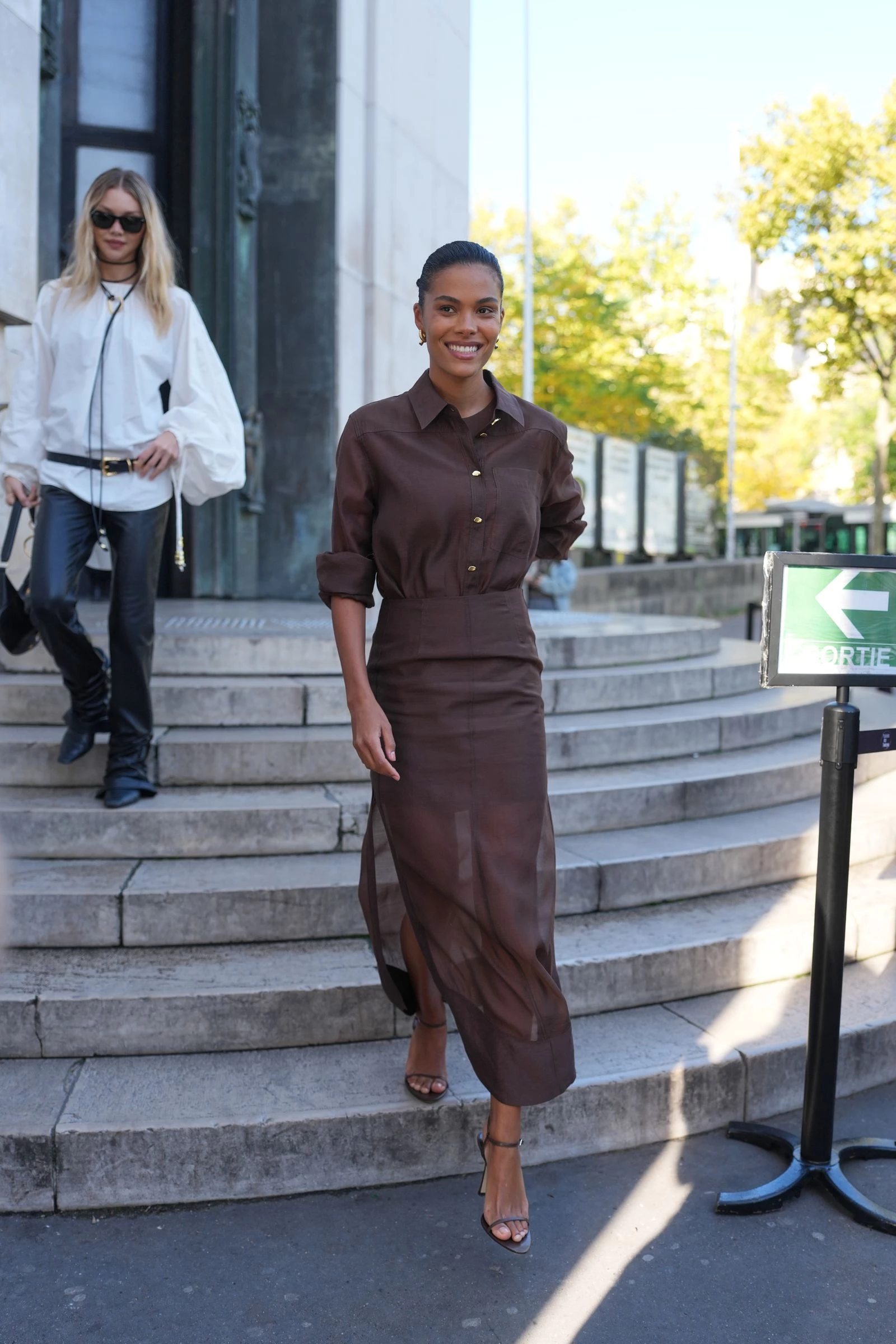Fashion experts say one-color outfits will be big in autumn 2025.
3