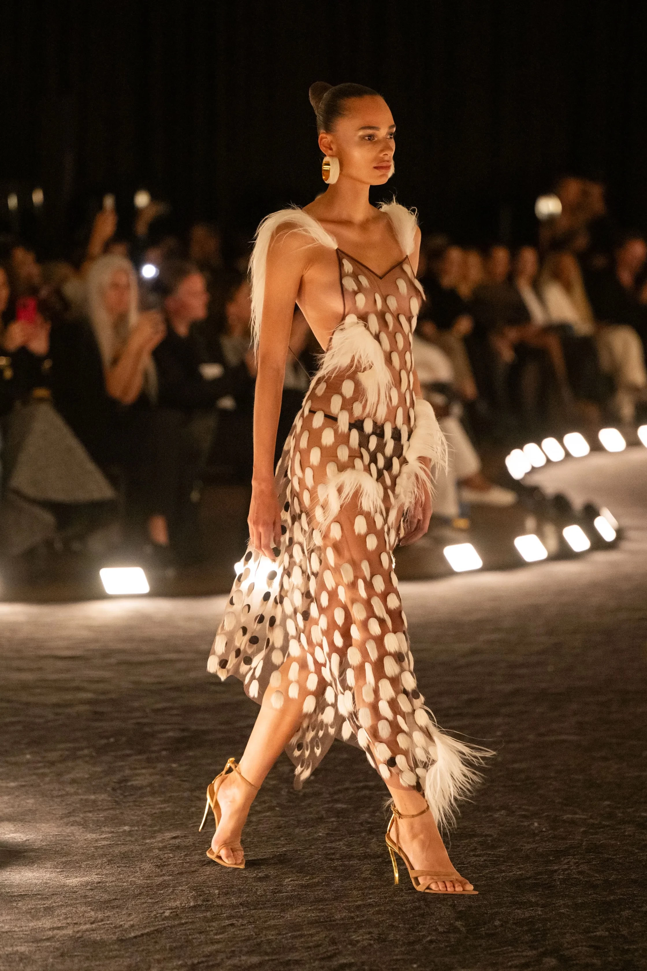 A Sculpted Vision: Schiaparelli's Spring/Summer '26 Debut
0