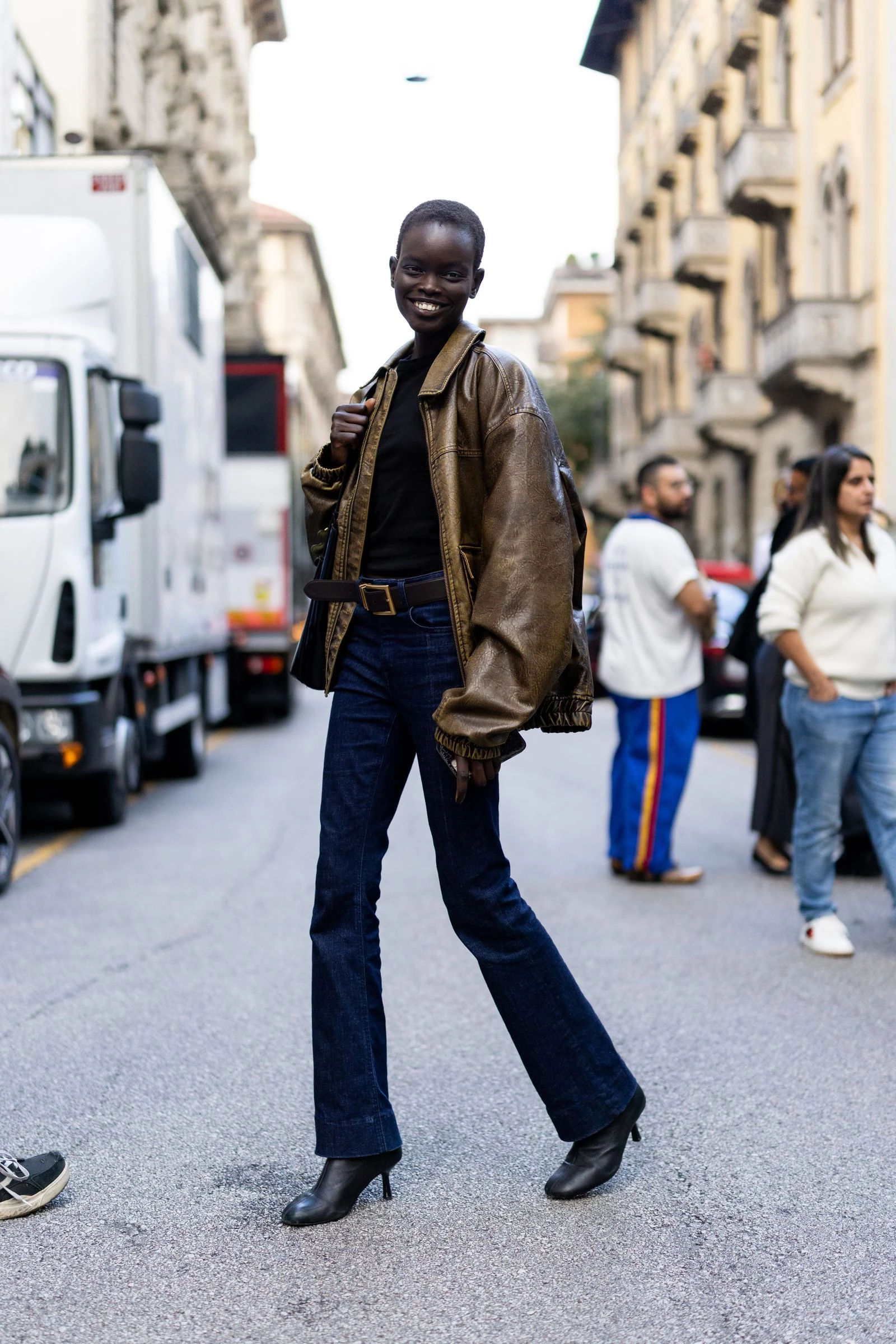 7 Chic Takes on Bell-Bottom Jeans This Autumn: 2025
6