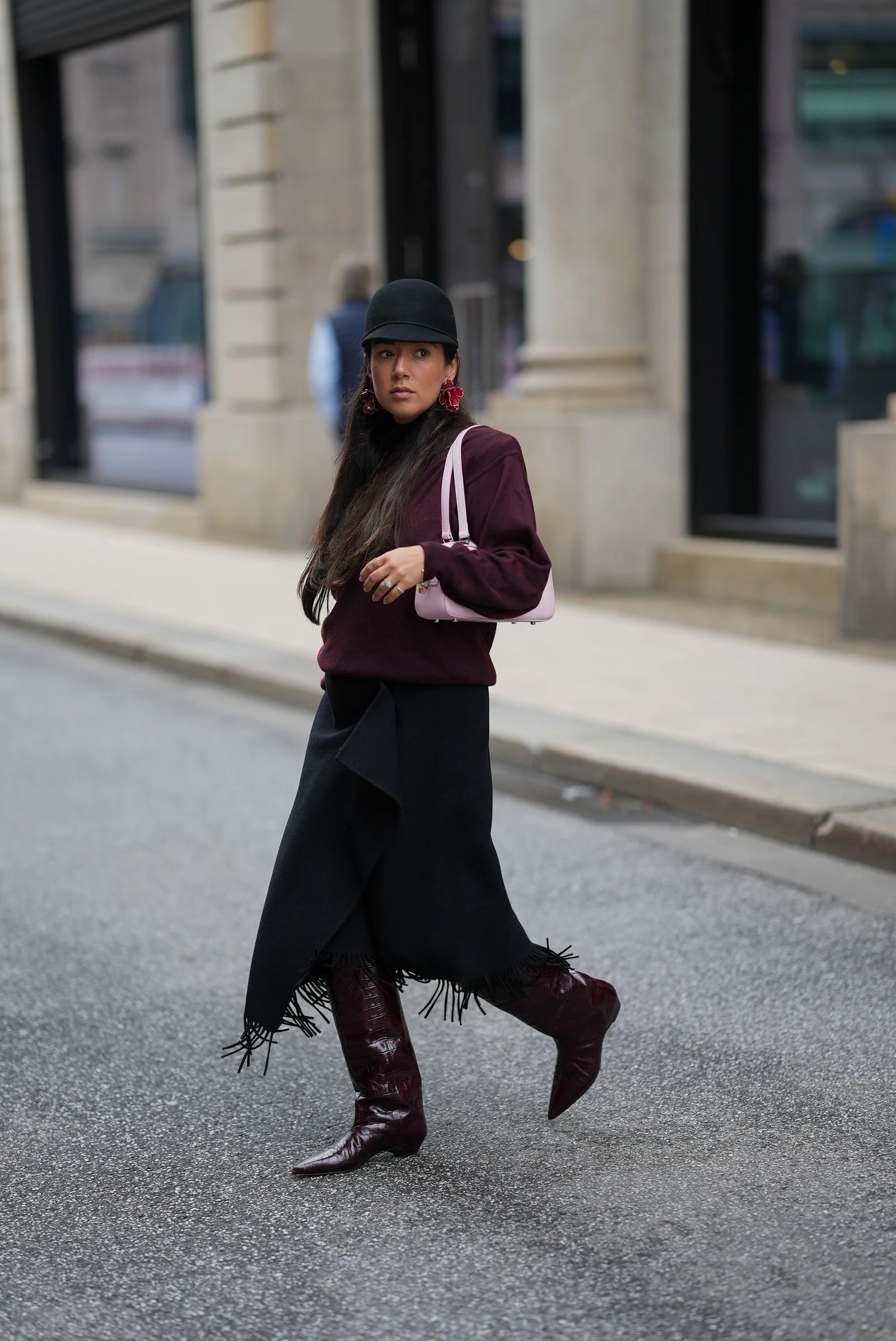 This autumn, ruby-red footwear is the height of fashion.
5