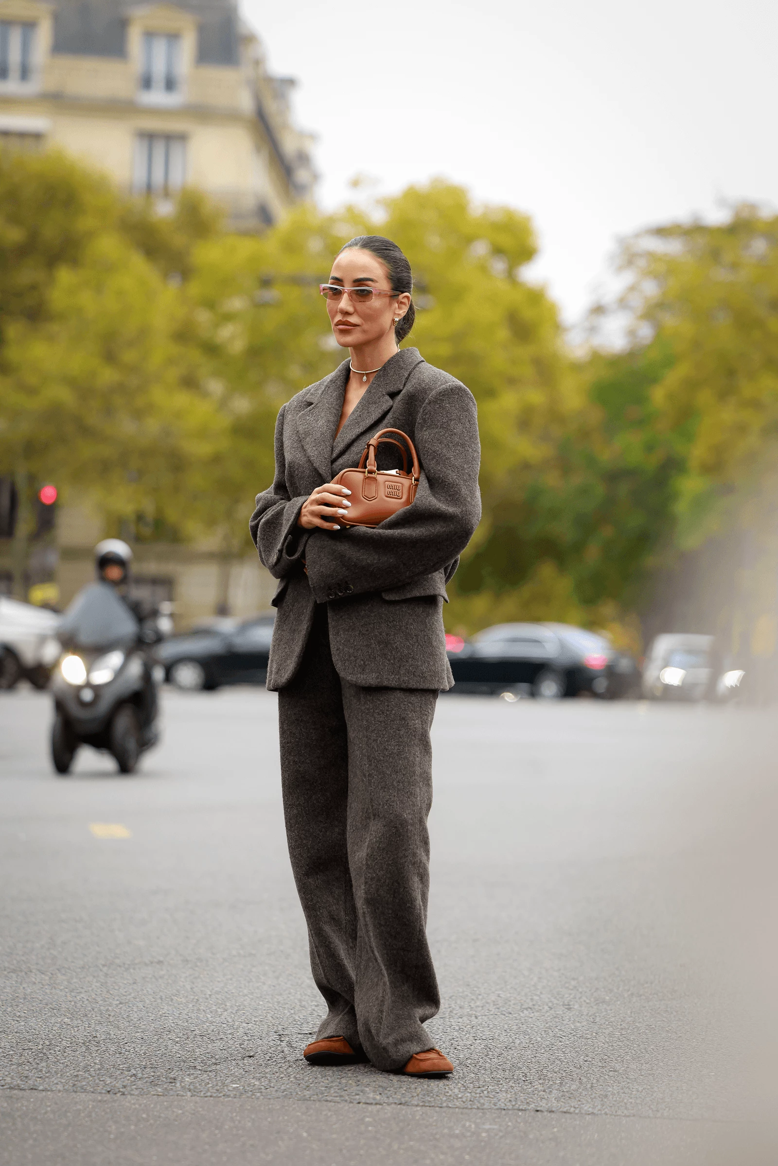 Timeless trousers and chic footwear: autumn's top office style.
3