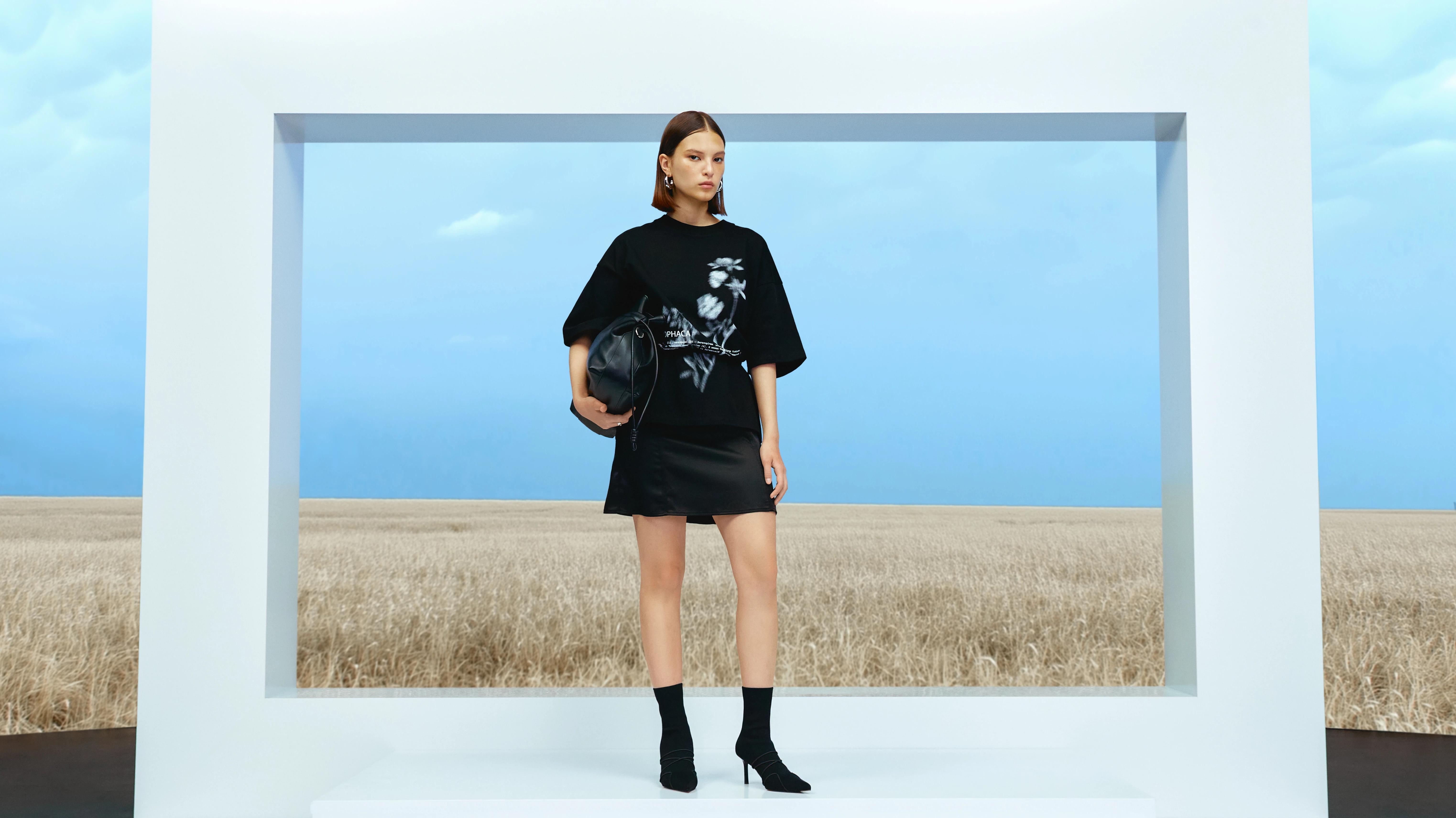 Unisex x INTERTOP: An exclusive range of practical pieces by emerging creator Liliya Oliynyk and fashion outlet
6