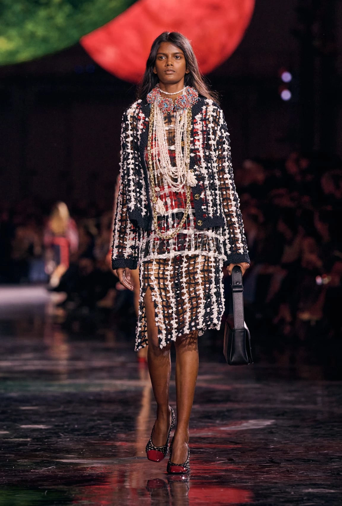 Chanel's dual-color footwear: top spring/summer 2026 shoe trend
6