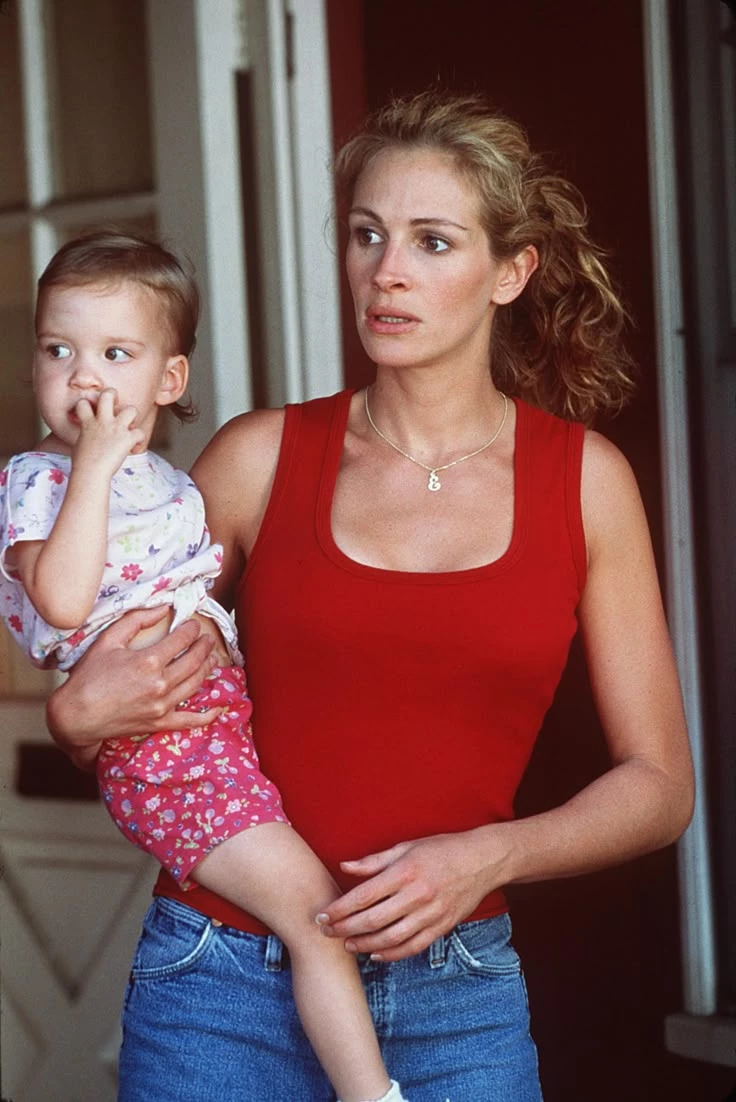 "Erin Brockovich" is the greatest film by Julia Roberts and the most relevant for our time8