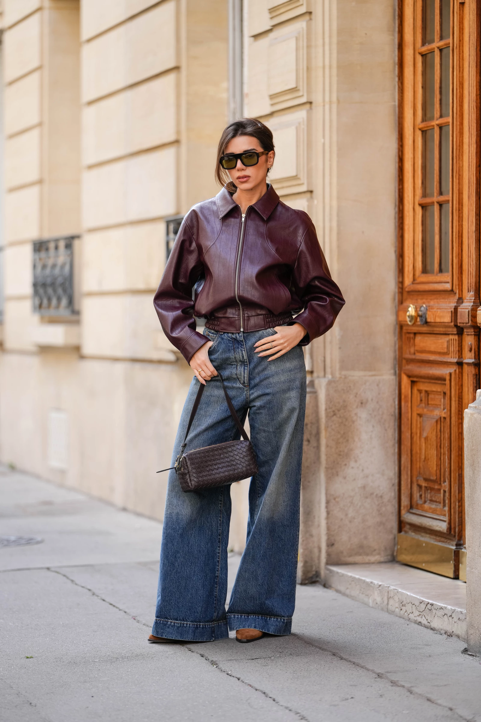 This year's trending outerwear is the wine-colored coat.
2