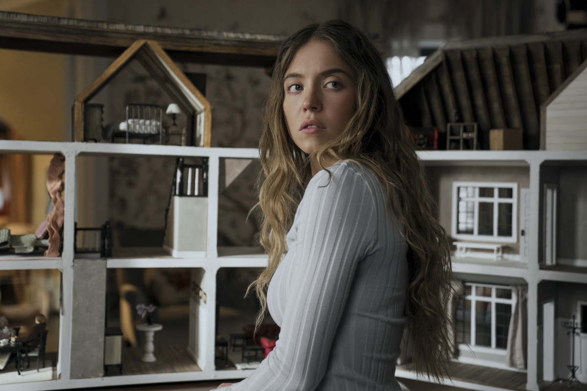 Amanda Seyfried and Sidney Sweeney in the film adaptation of BookTok bestseller The Handmaid3