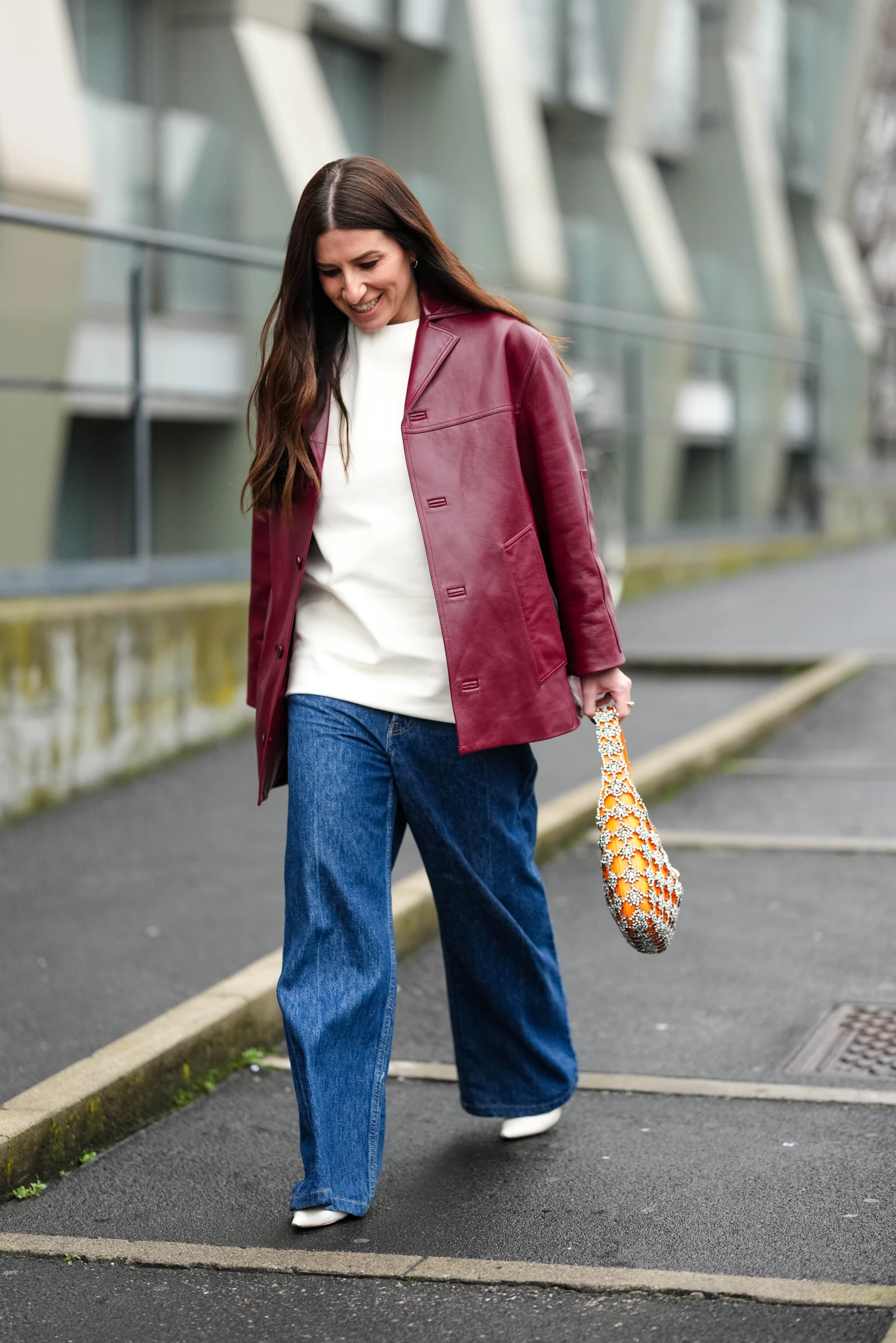 This year's trending outerwear is the wine-colored coat.
1