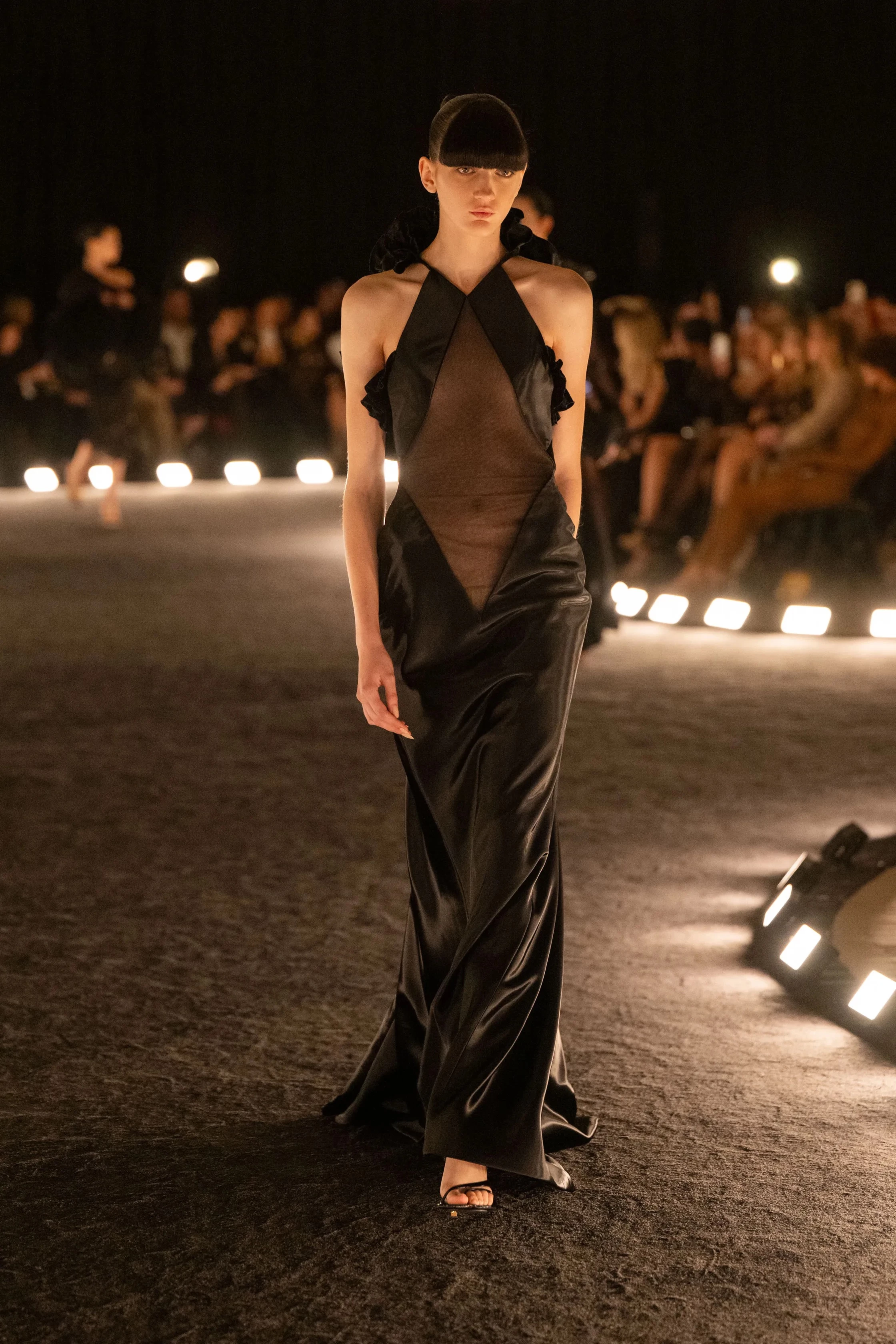 A Sculpted Vision: Schiaparelli's Spring/Summer '26 Debut
5
