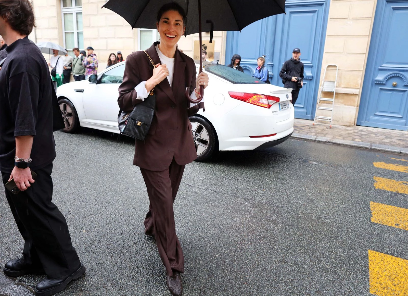 Timeless trousers and chic footwear: autumn's top office style.
1