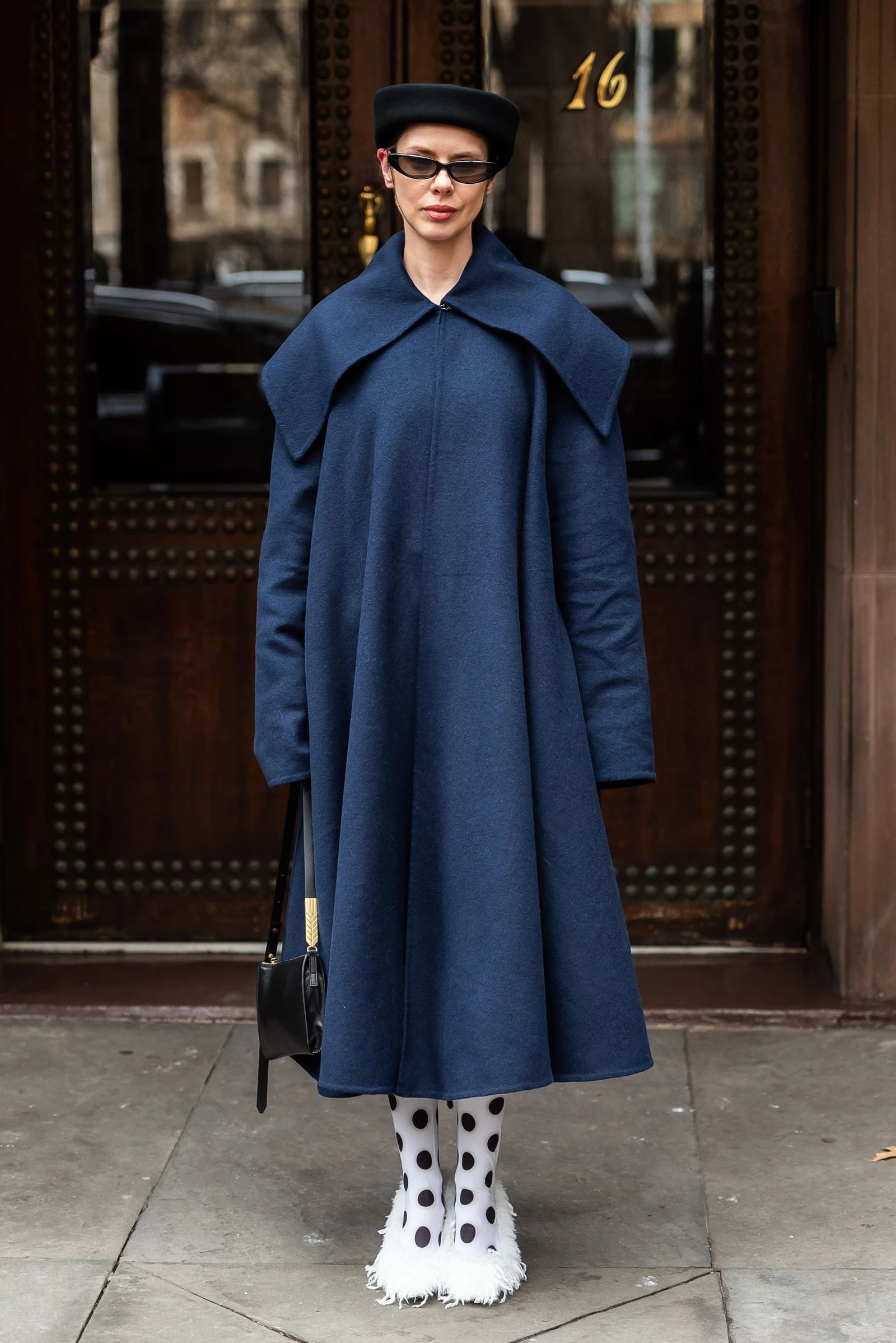 Midnight blue overcoat: 2026's top adaptable style.
4