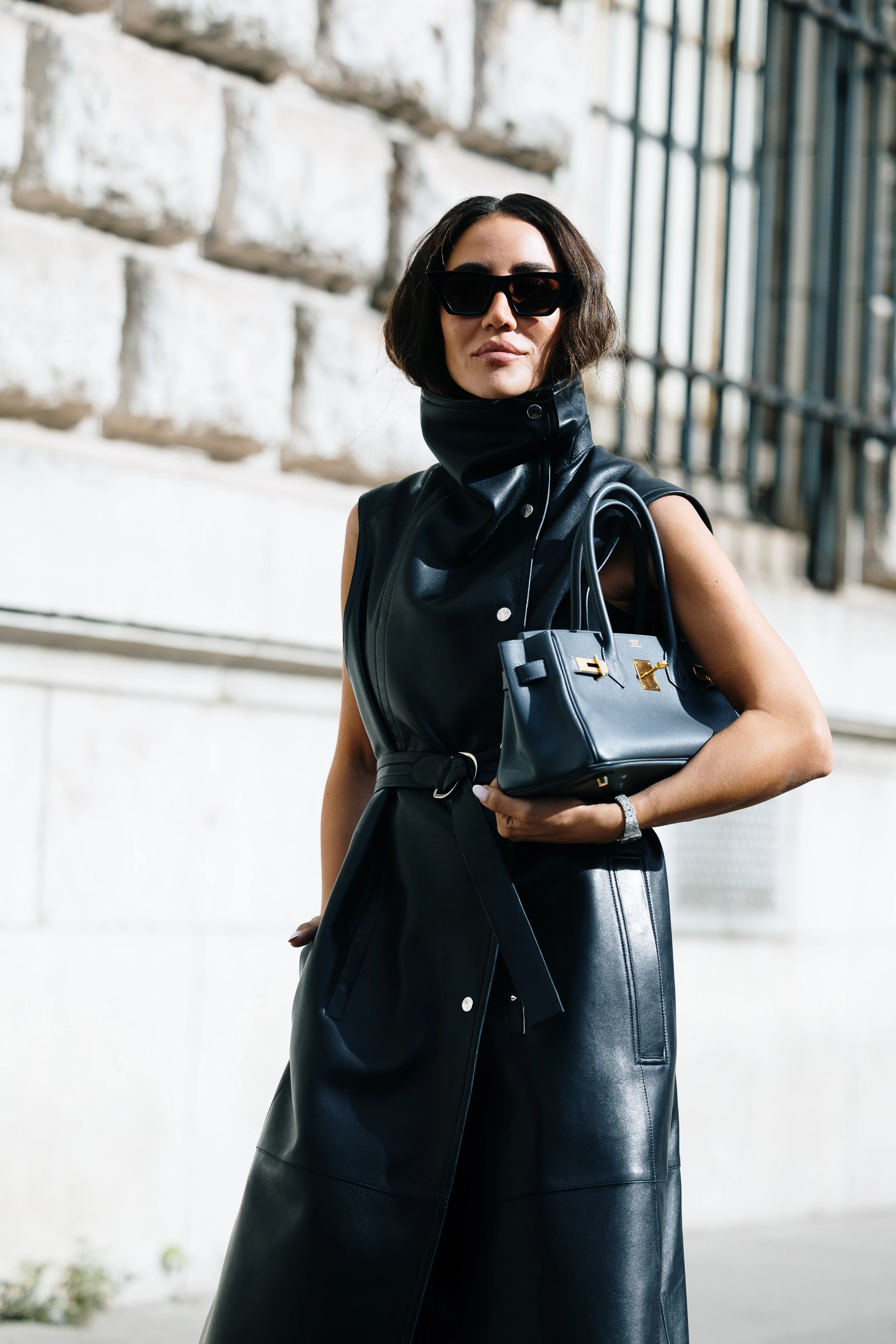 Urban Look: Leather in Dark Hues - Current Craze or Enduring Style?
5