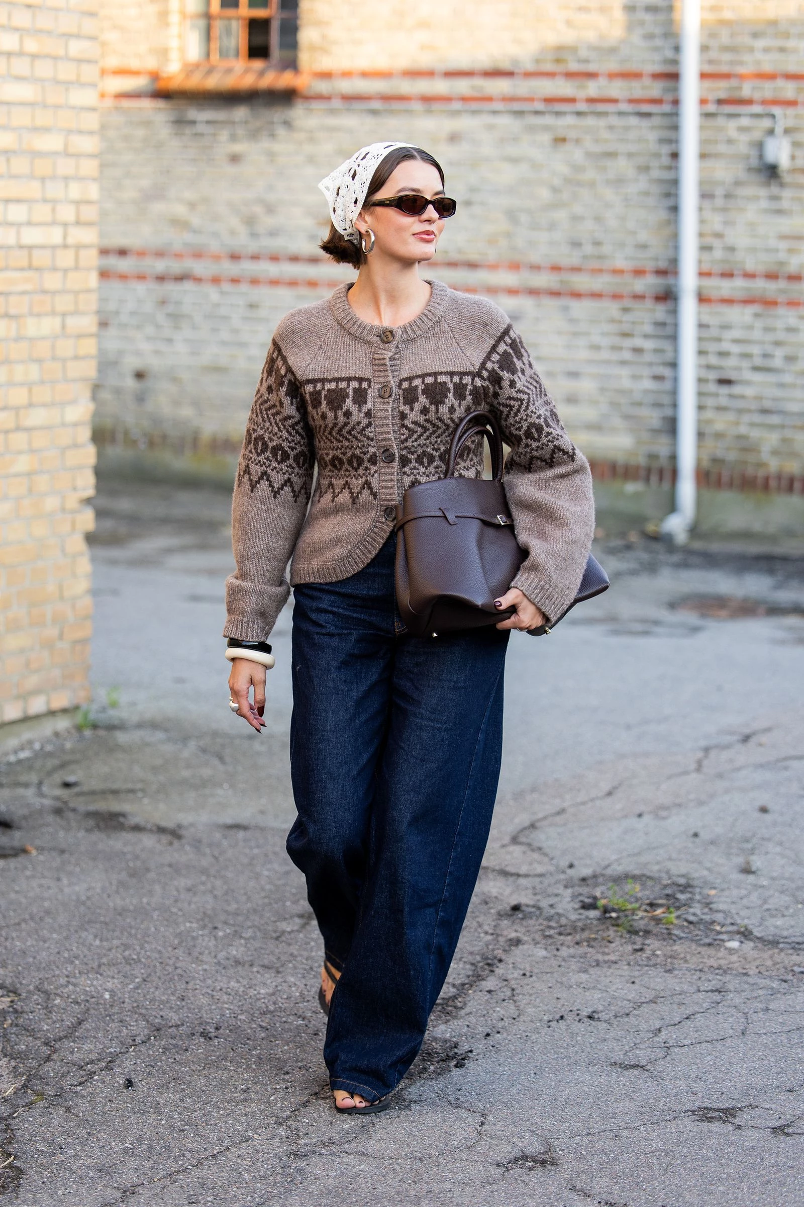 Cardigan: Five Chic Looks for This Wardrobe Essential
2