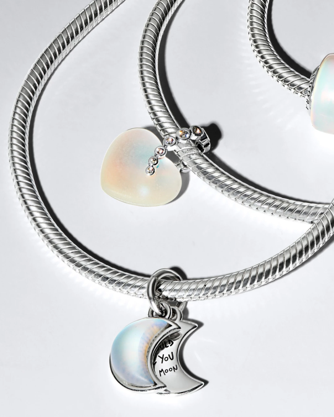 Gift-giving time arrives: Pandora unveils winter gems line.
6