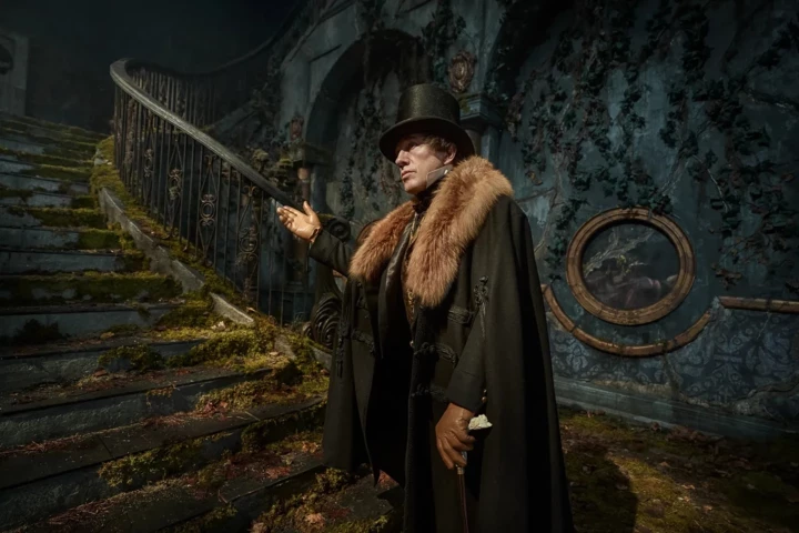 How the costumes were created for Giliermo del Toro's gothic drama "Frankenstein"4