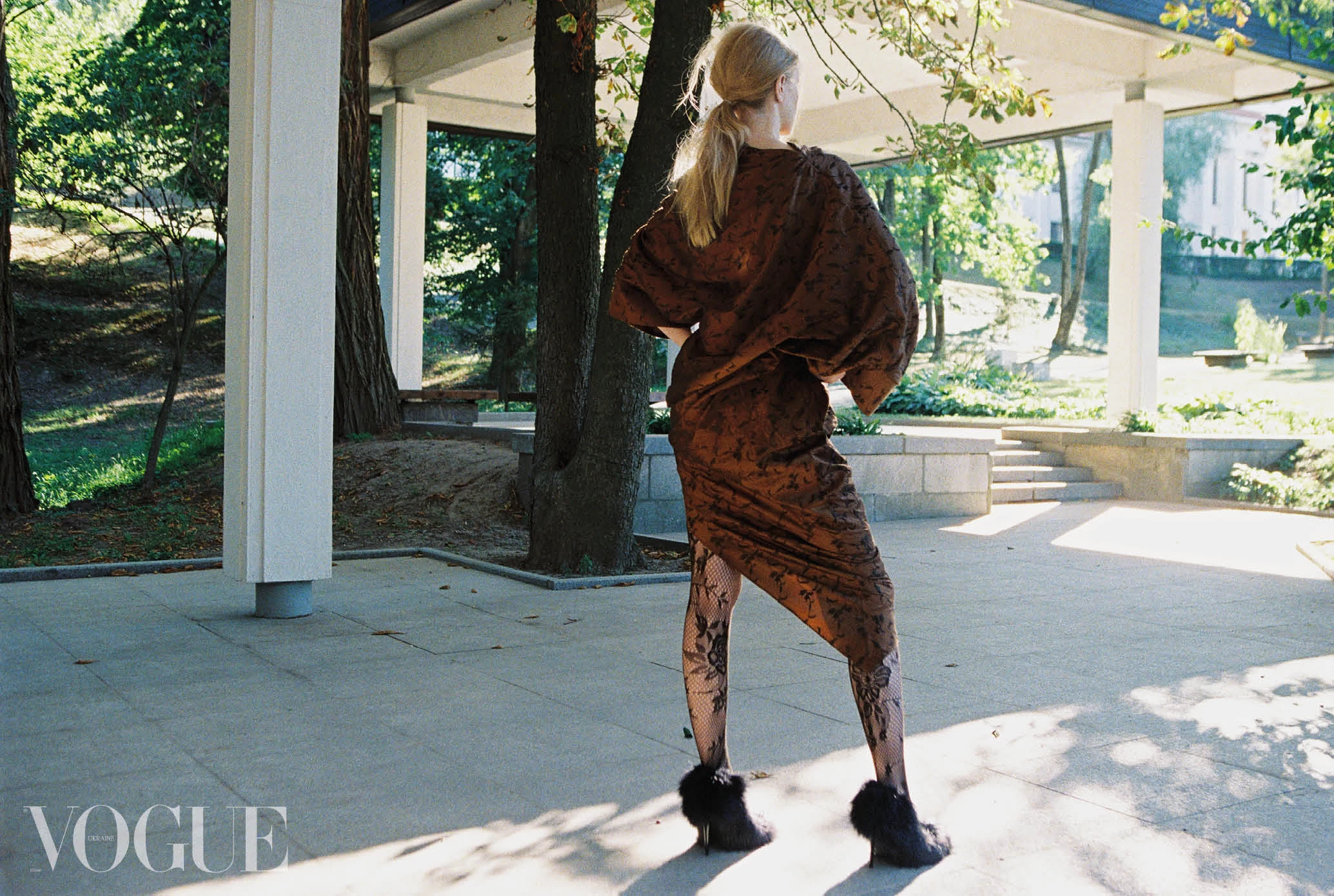 Satin silk dress, Vautrait. Leather and faux fur shoes, Kachorovska. Tights, property of the stylist11