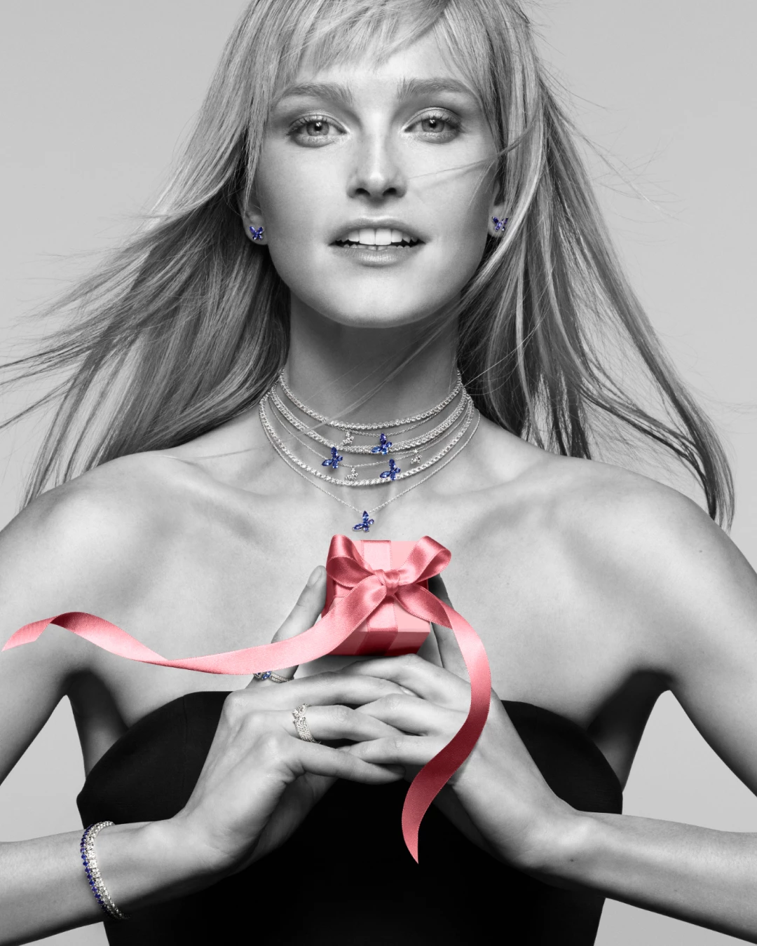 Gift-giving time arrives: Pandora unveils winter gems line.
2