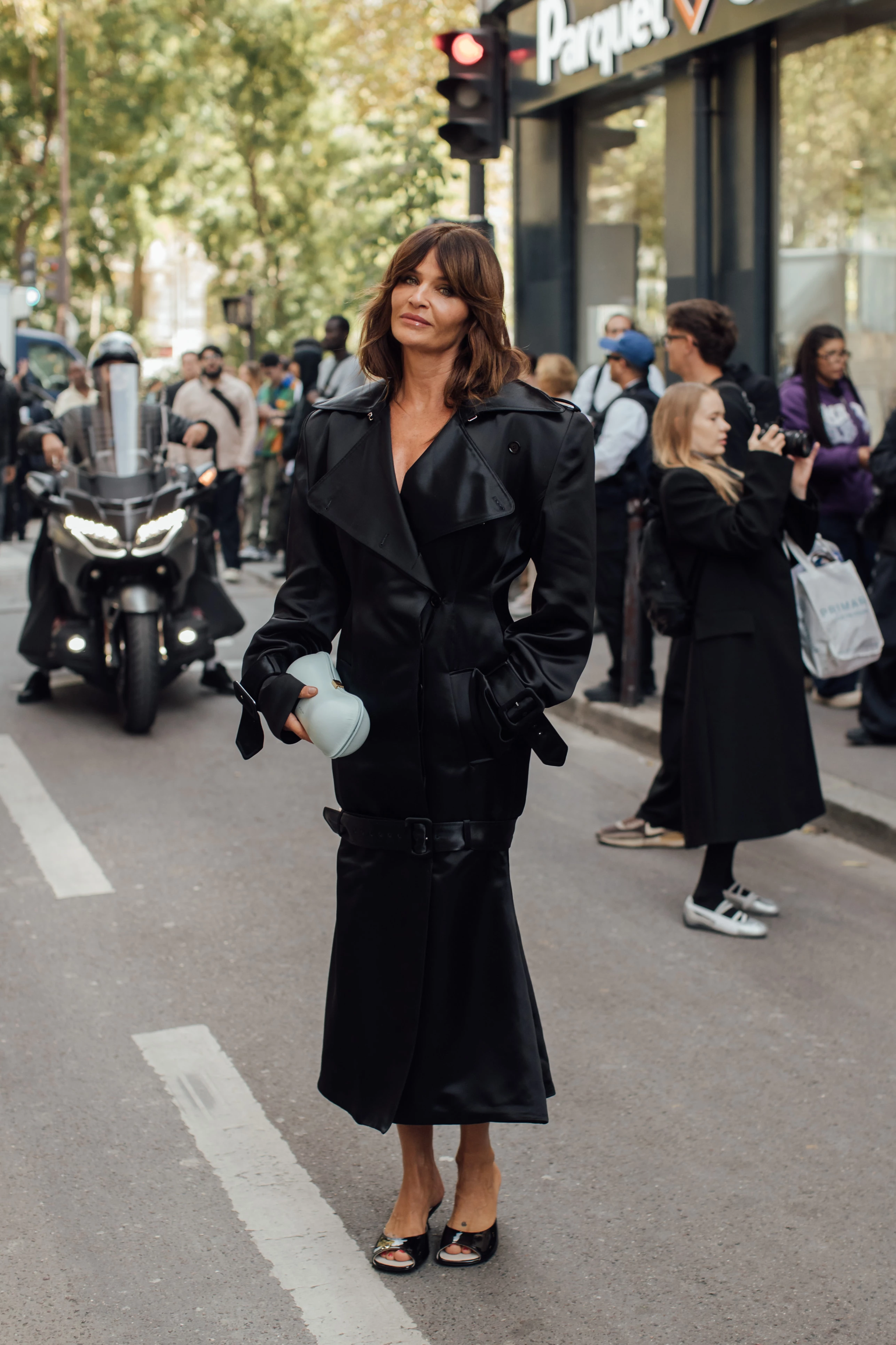 Urban Look: Leather in Dark Hues - Current Craze or Enduring Style?
4