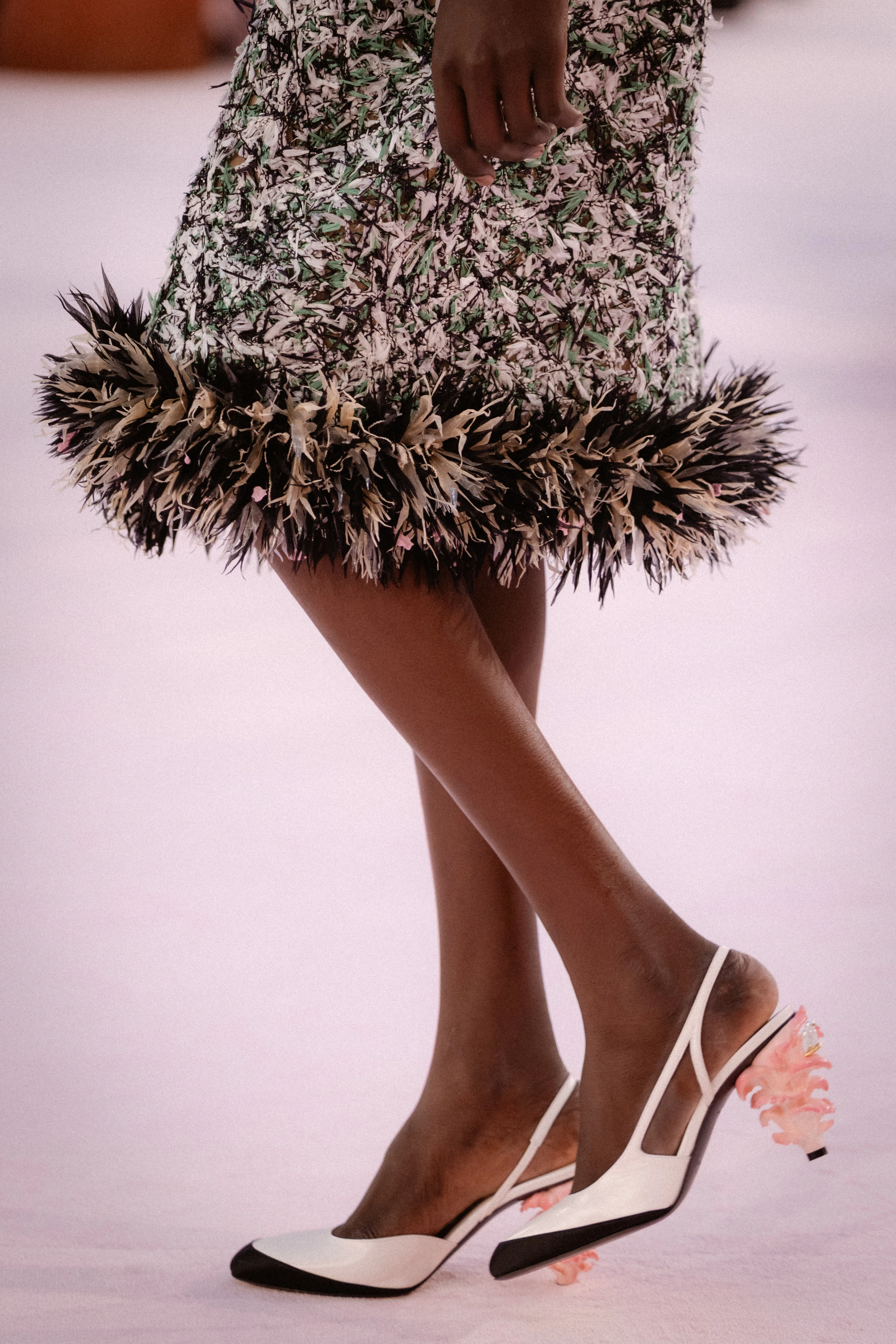 Chanel's two-tone shoes in a new interpretation - the best shoes to welcome spring6