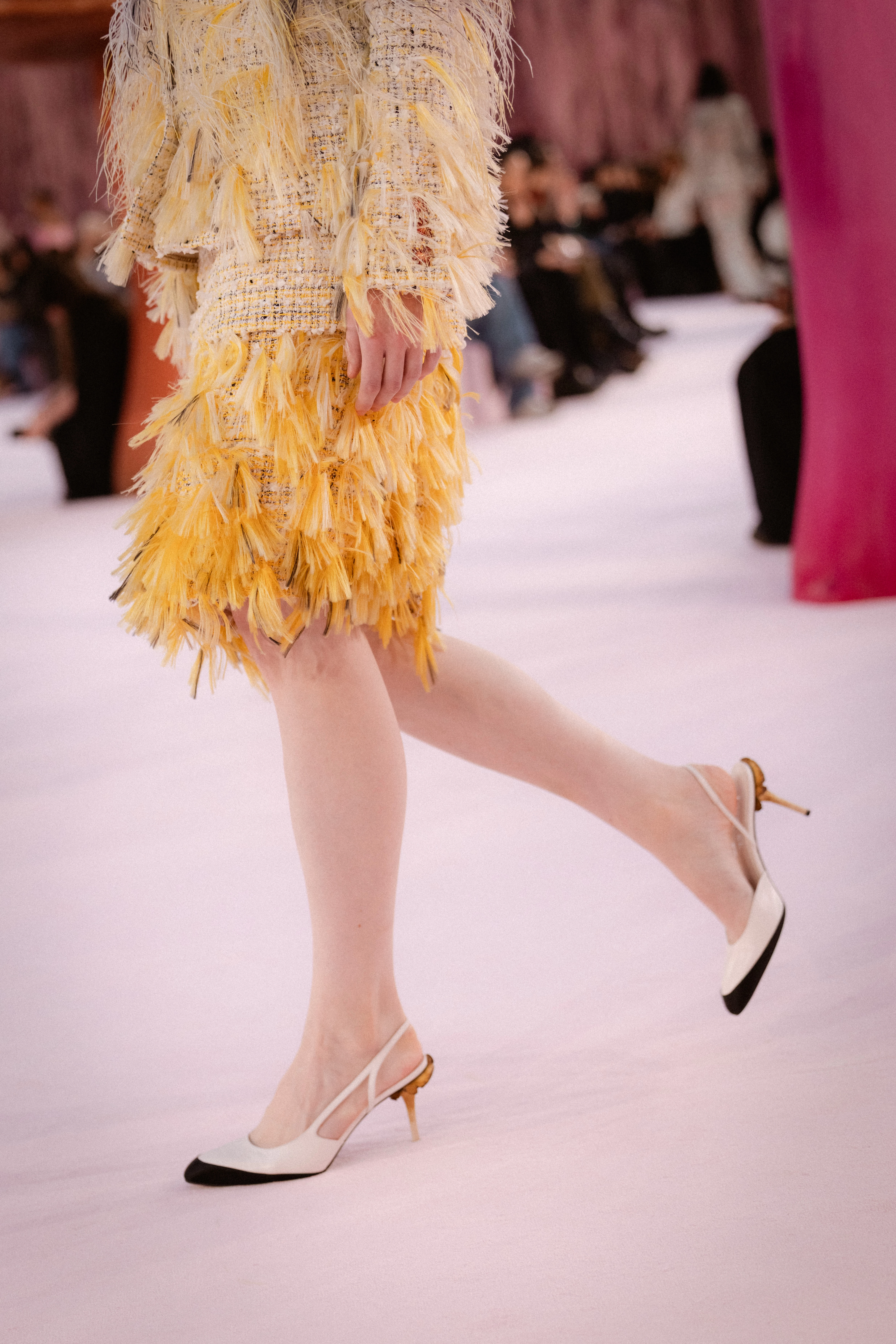 Chanel's two-tone shoes in a new interpretation - the best shoes to welcome spring5