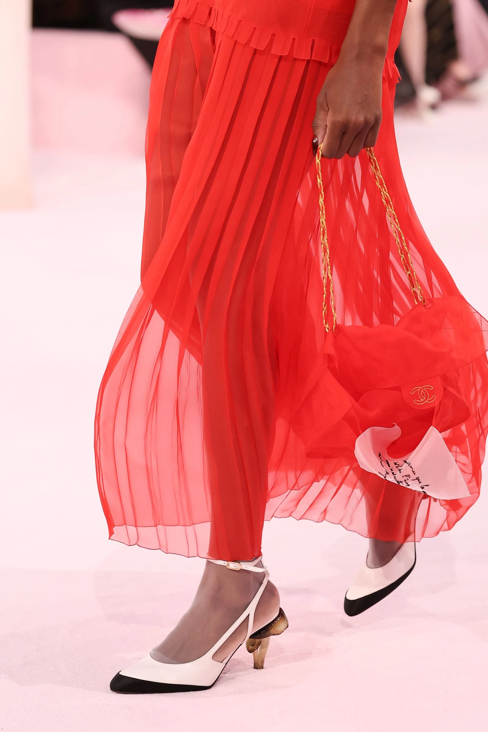 Mathieu Blasi showed a new version of the iconic Chanel bag – weightless and almost transparent2