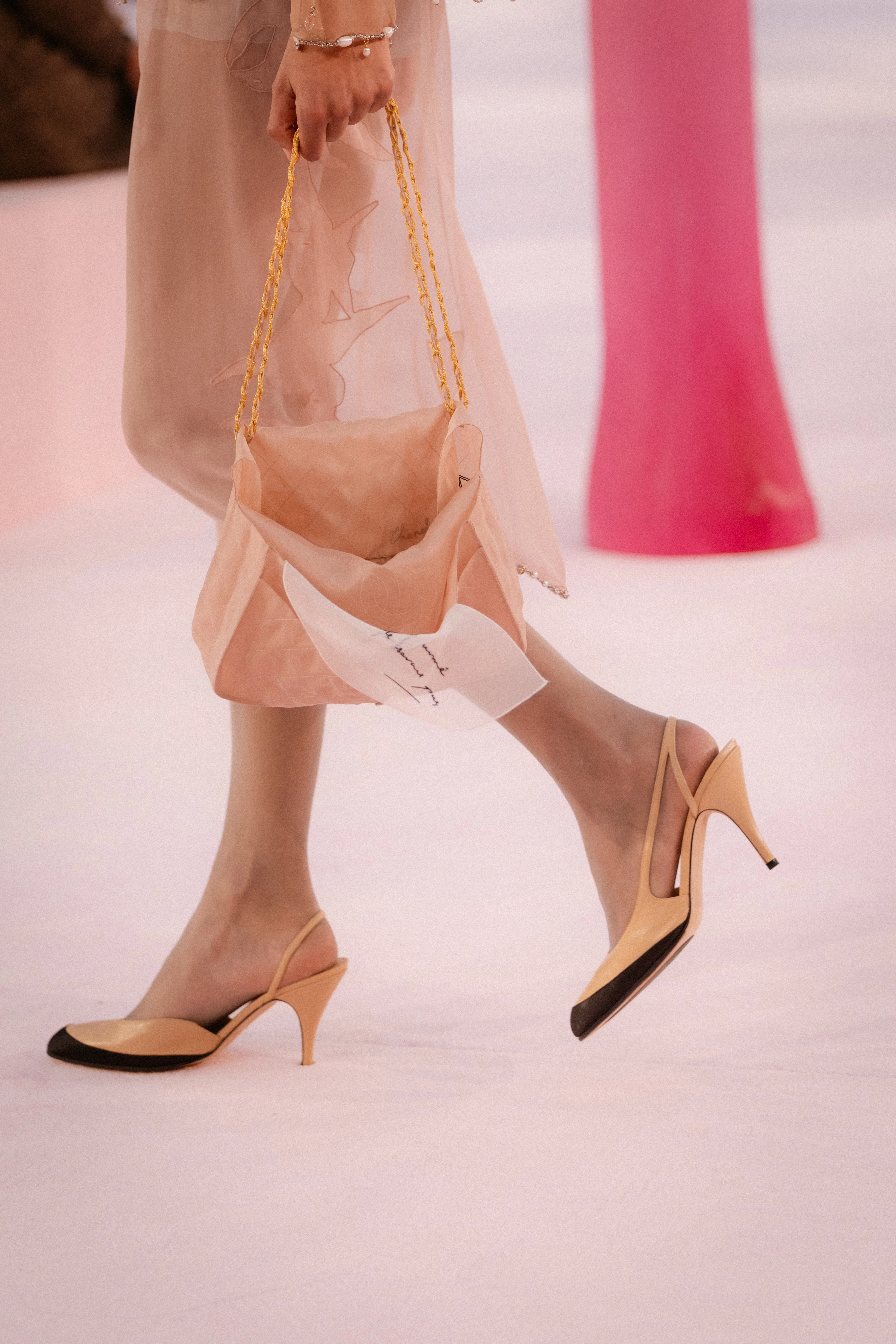 Chanel's two-tone shoes in a new interpretation - the best shoes to welcome spring7