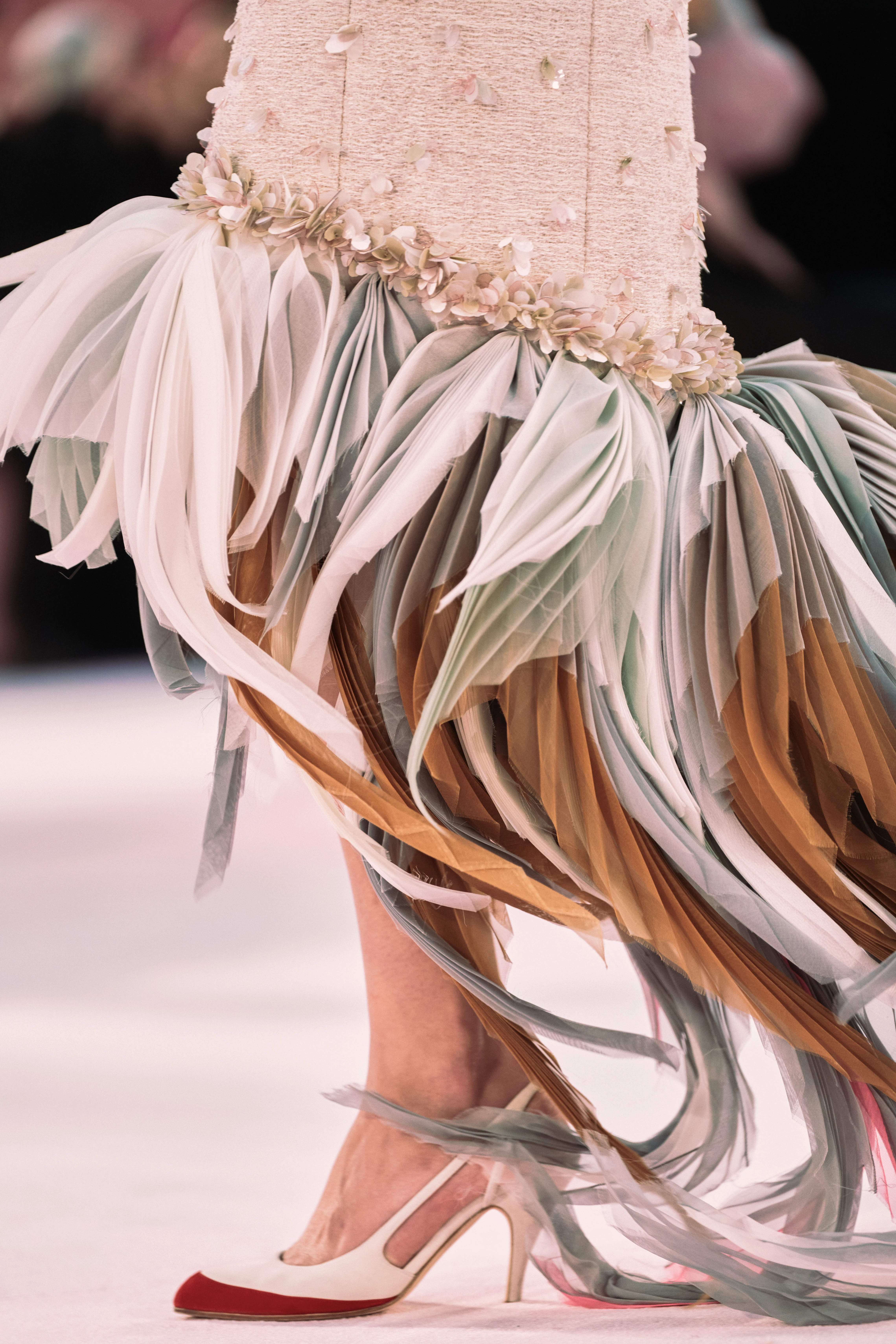 Chanel's two-tone shoes in a new interpretation - the best shoes to welcome spring3