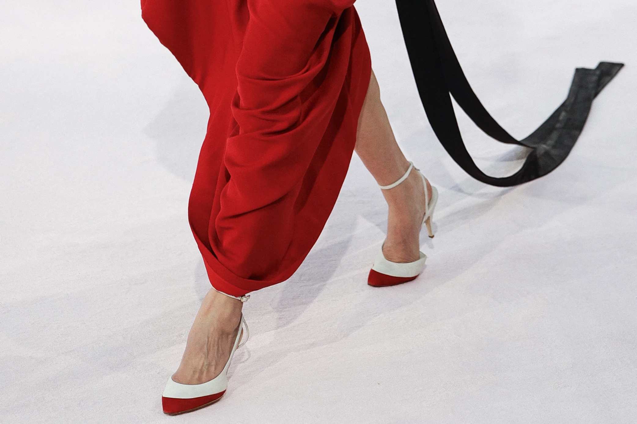 Chanel's two-tone shoes in a new interpretation - the best shoes to welcome spring4