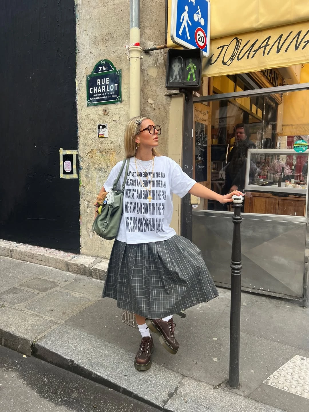 Instagram @francescaleslie_4