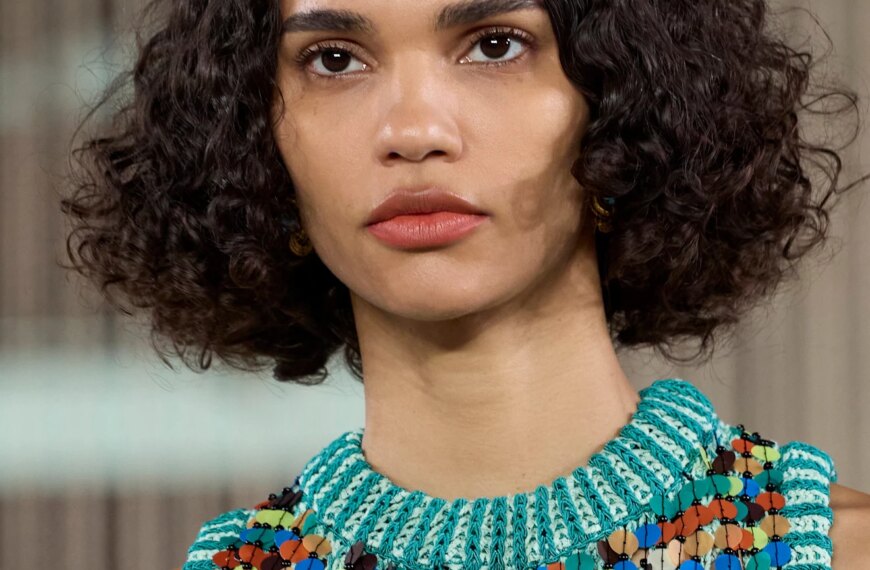 7 Short Haircuts for Curly Hair That Are Perfect for…