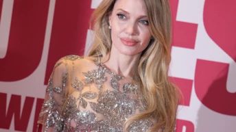 Angelina Jolie also couldn't resist the "naked" dress0