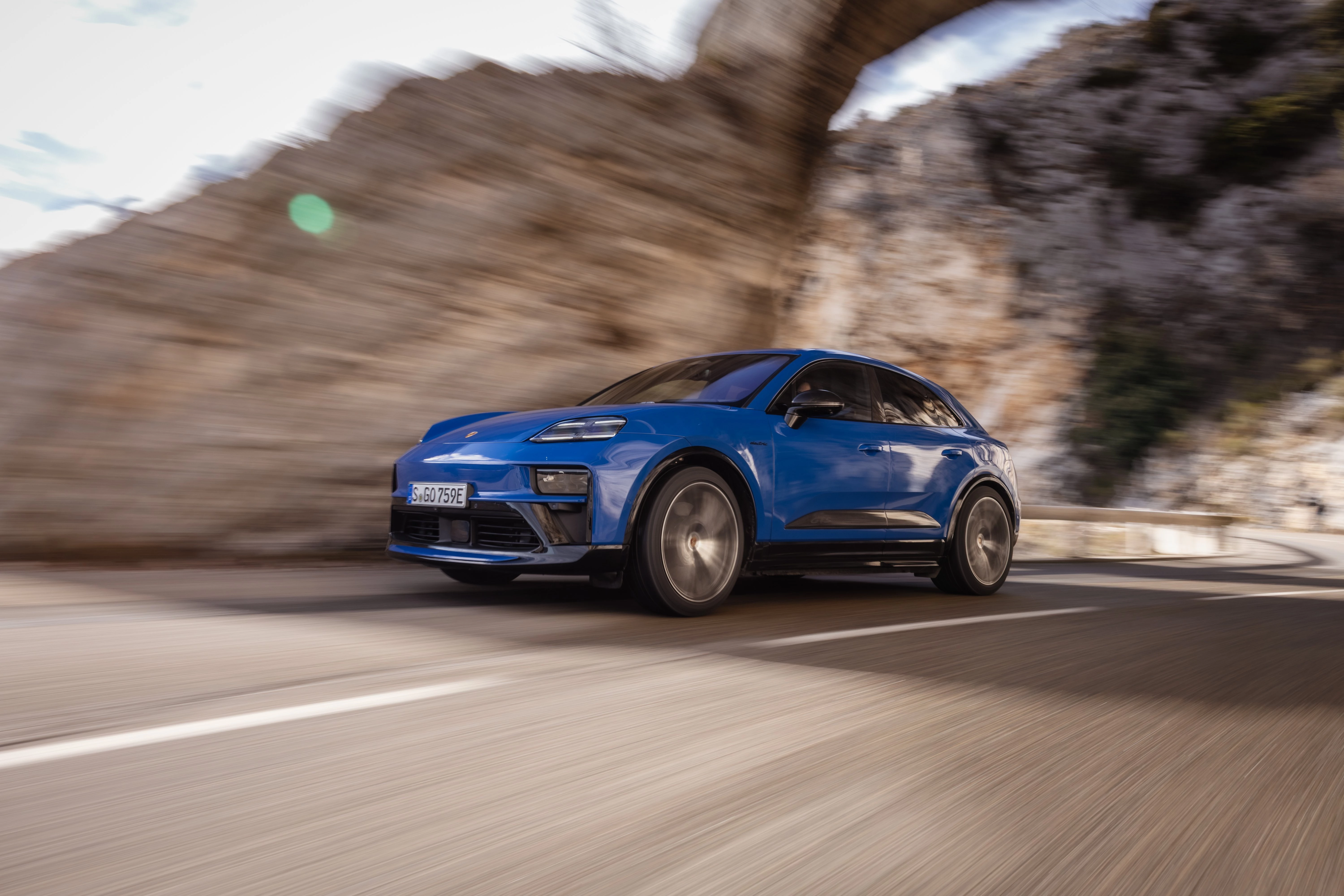 Porsche Macan GTS in action: an electric car that impresses - test drive from the editor of Vogue UA6