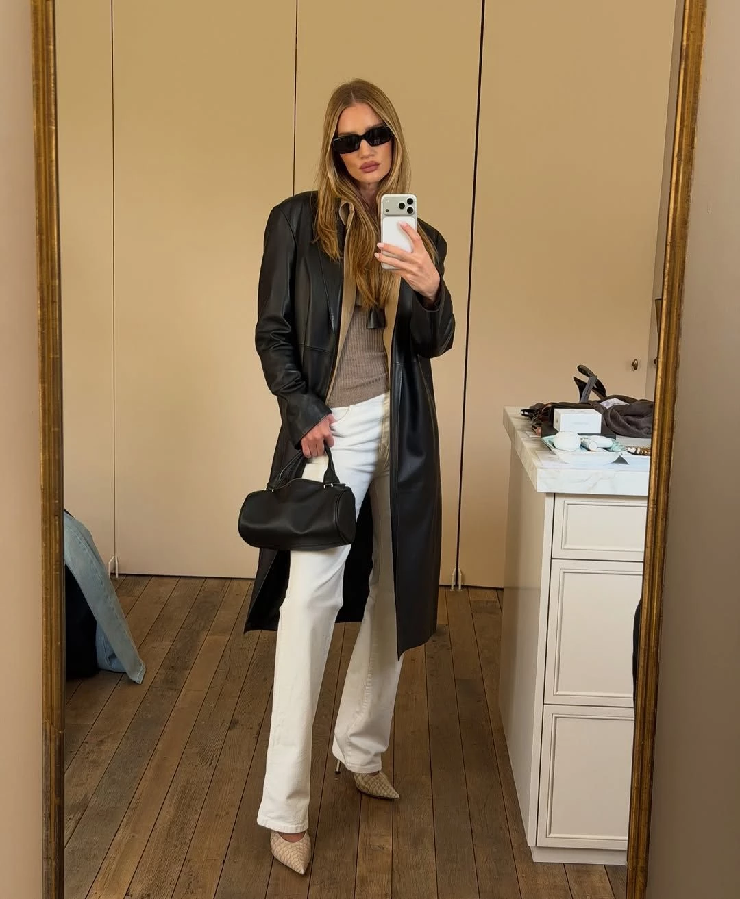 Rosie Huntington-Whiteley. Instagram @rosiehw5