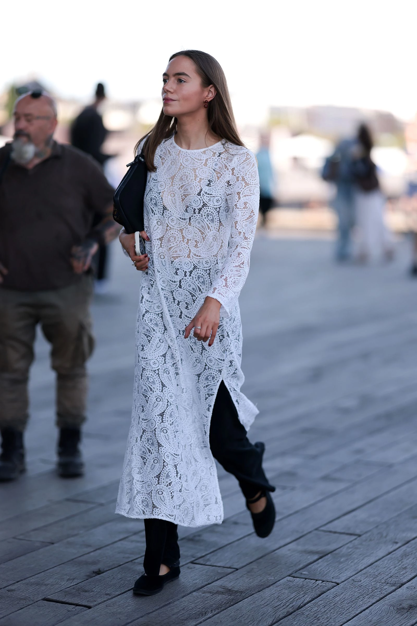 Shirt dress + cigarette jeans - a trendy combination of 20262