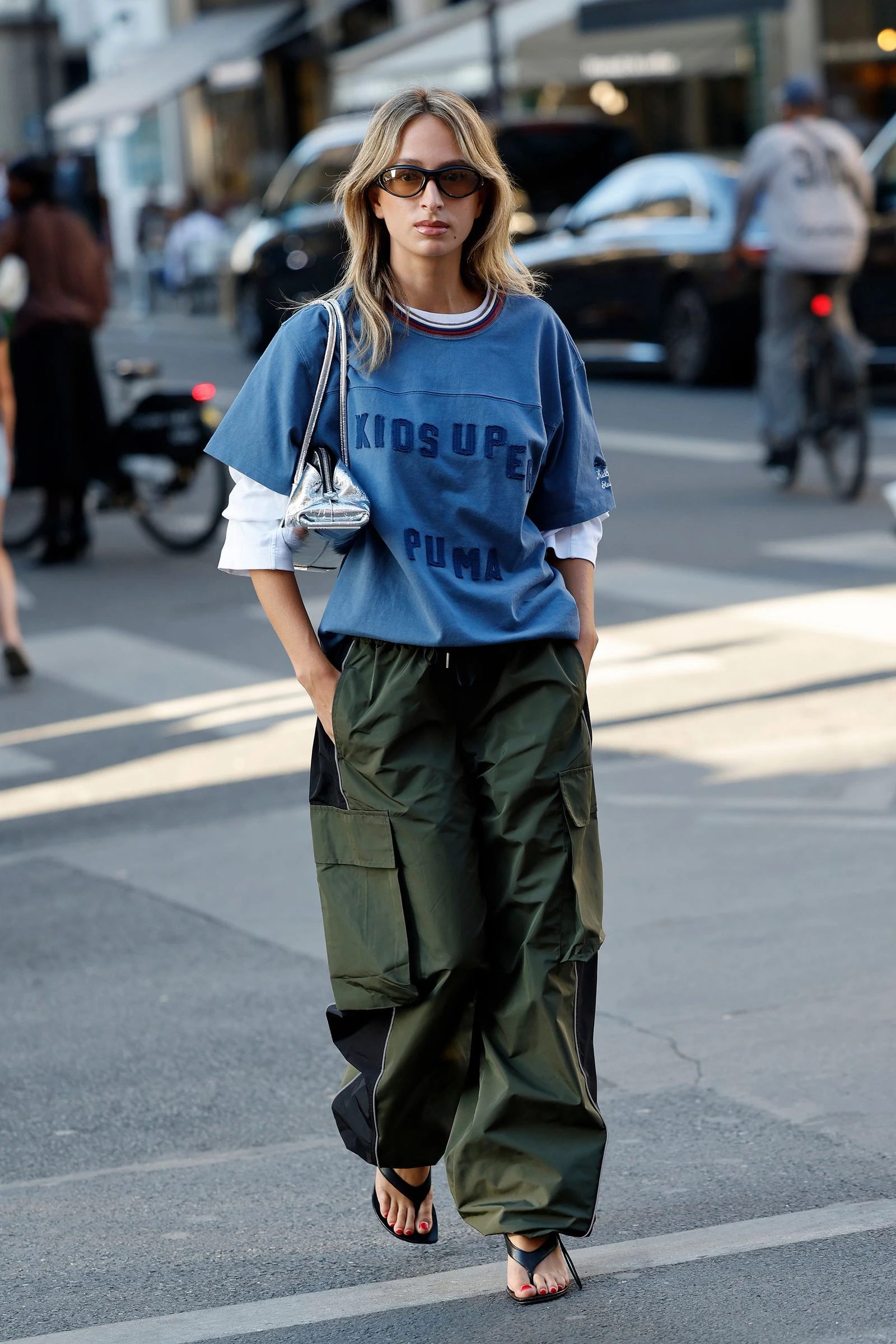 Cargo pants are back: how to wear pants from the 2000s and be trendy in 20265