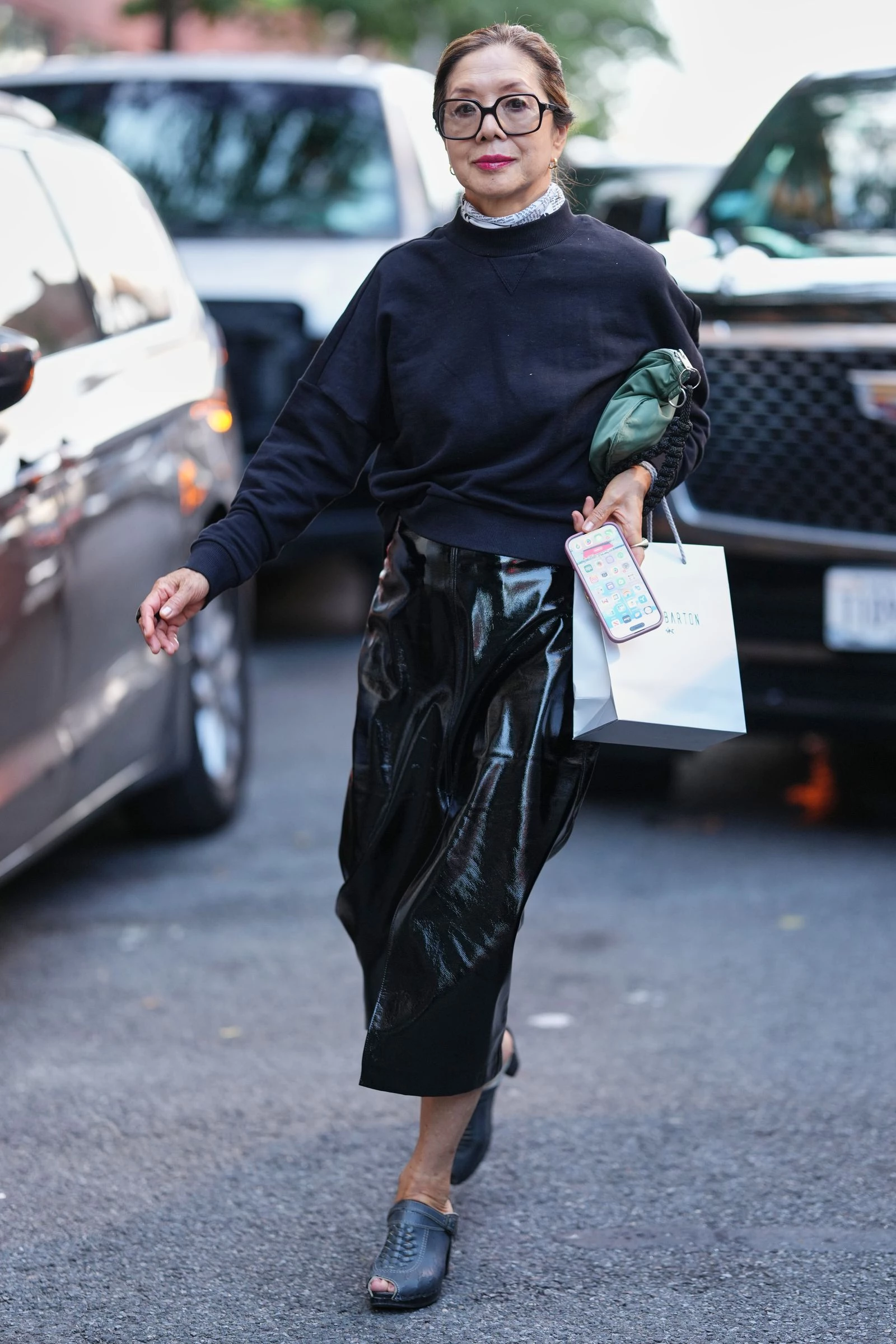 A patent leather skirt is something that should appear in your wardrobe this year7