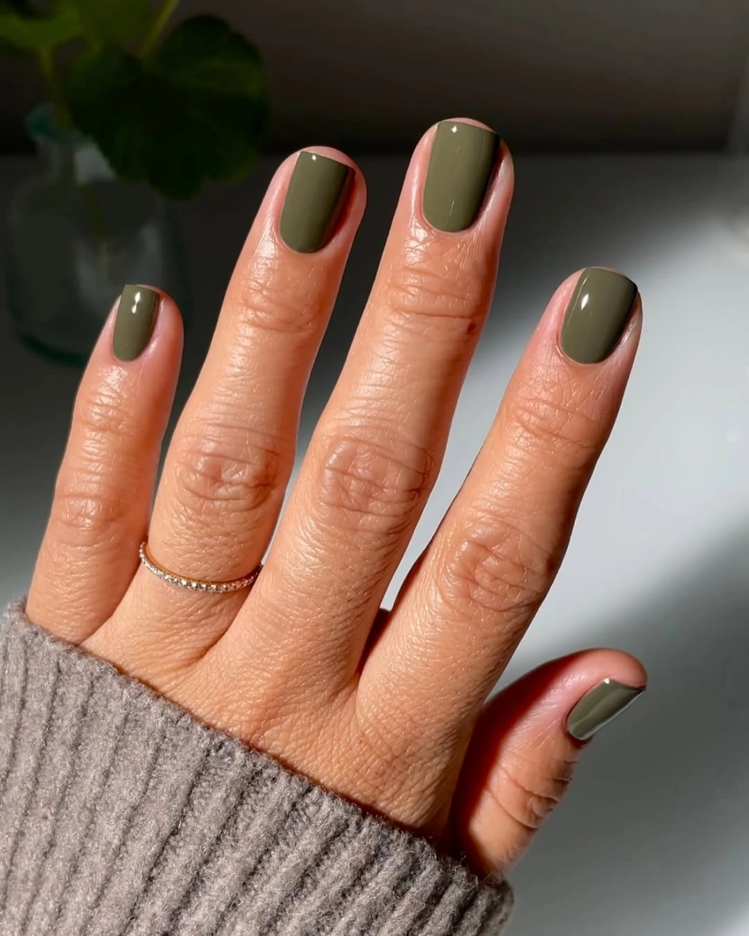 Green Nails: Here's the Unexpected Color That'll Have Everyone Going Crazy This Year0