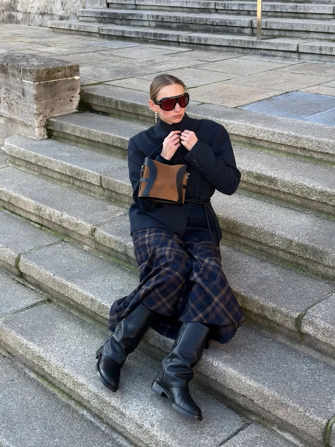 Instagram @holylora1