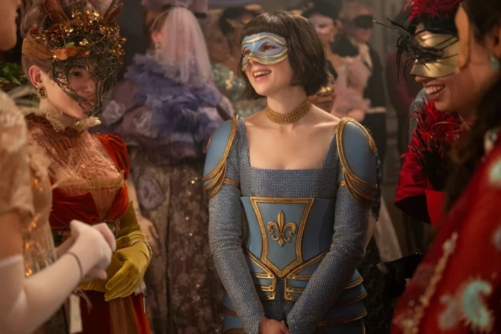 How the costumes for the fourth season of "Bridgerton" were created9