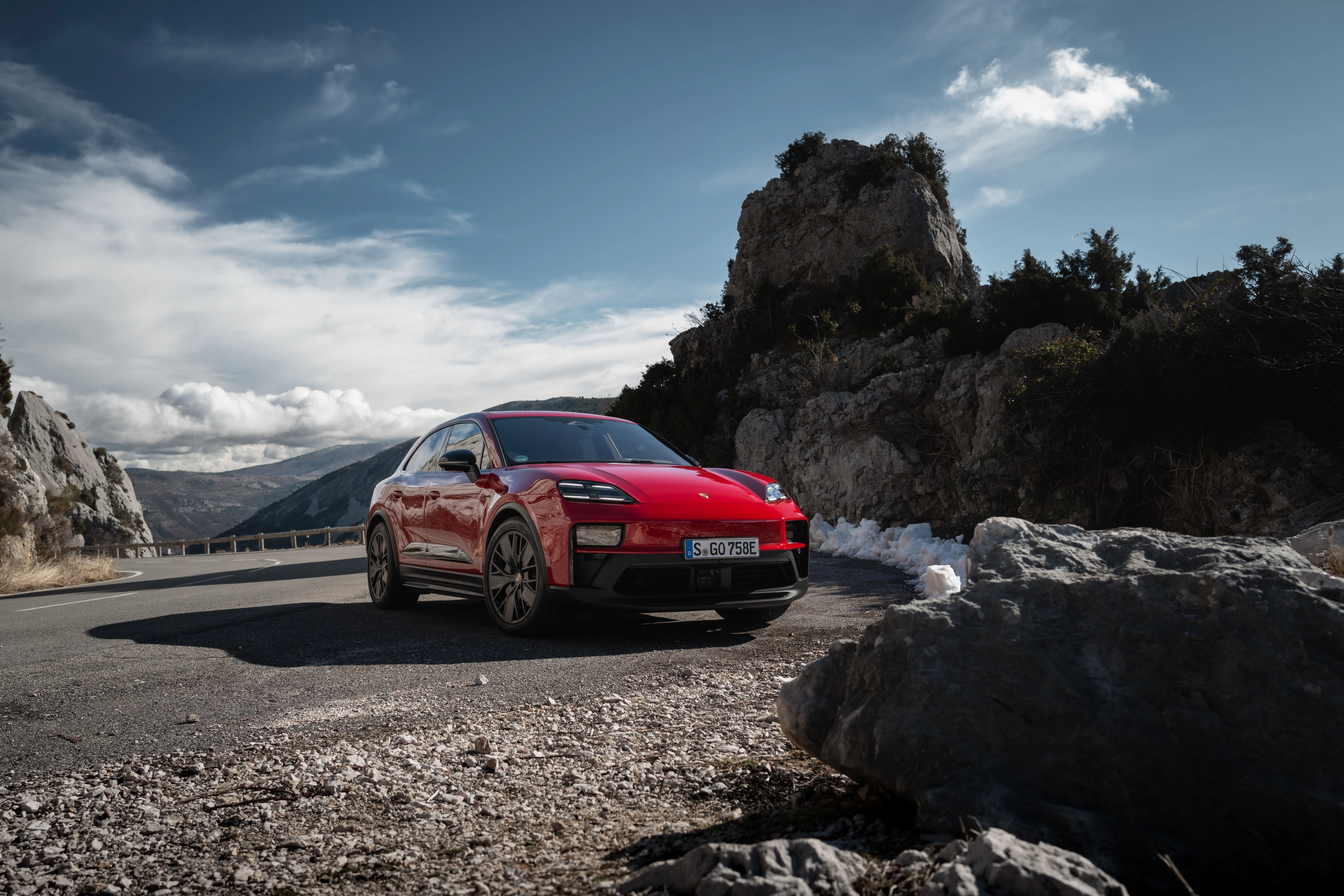 Porsche Macan GTS in action: an electric car that impresses - test drive from the editor of Vogue UA0