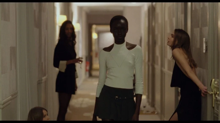 5 reasons to watch the movie "Couture" with Angelina Jolie3